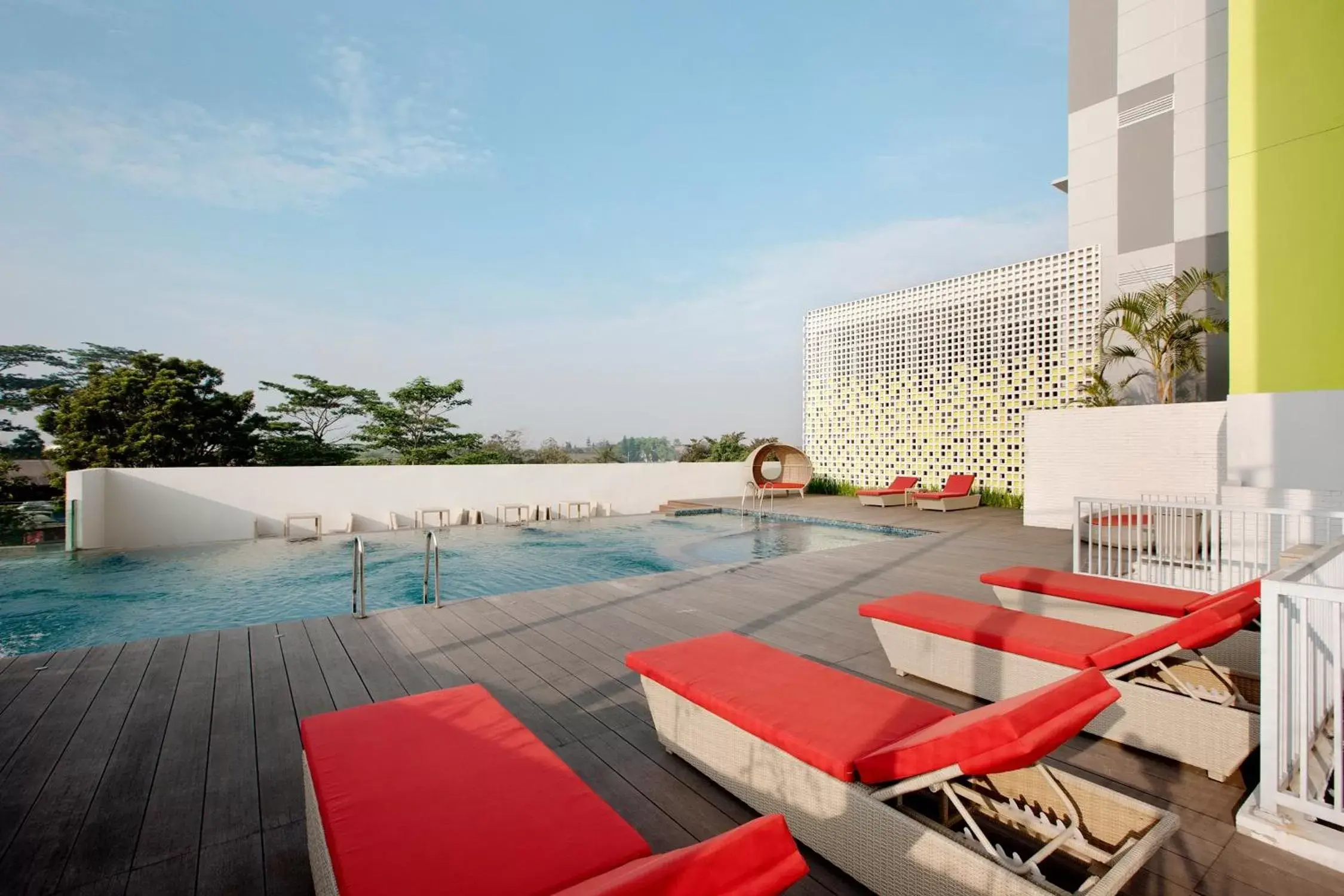 Swimming Pool in Shakti Hotel Bandung