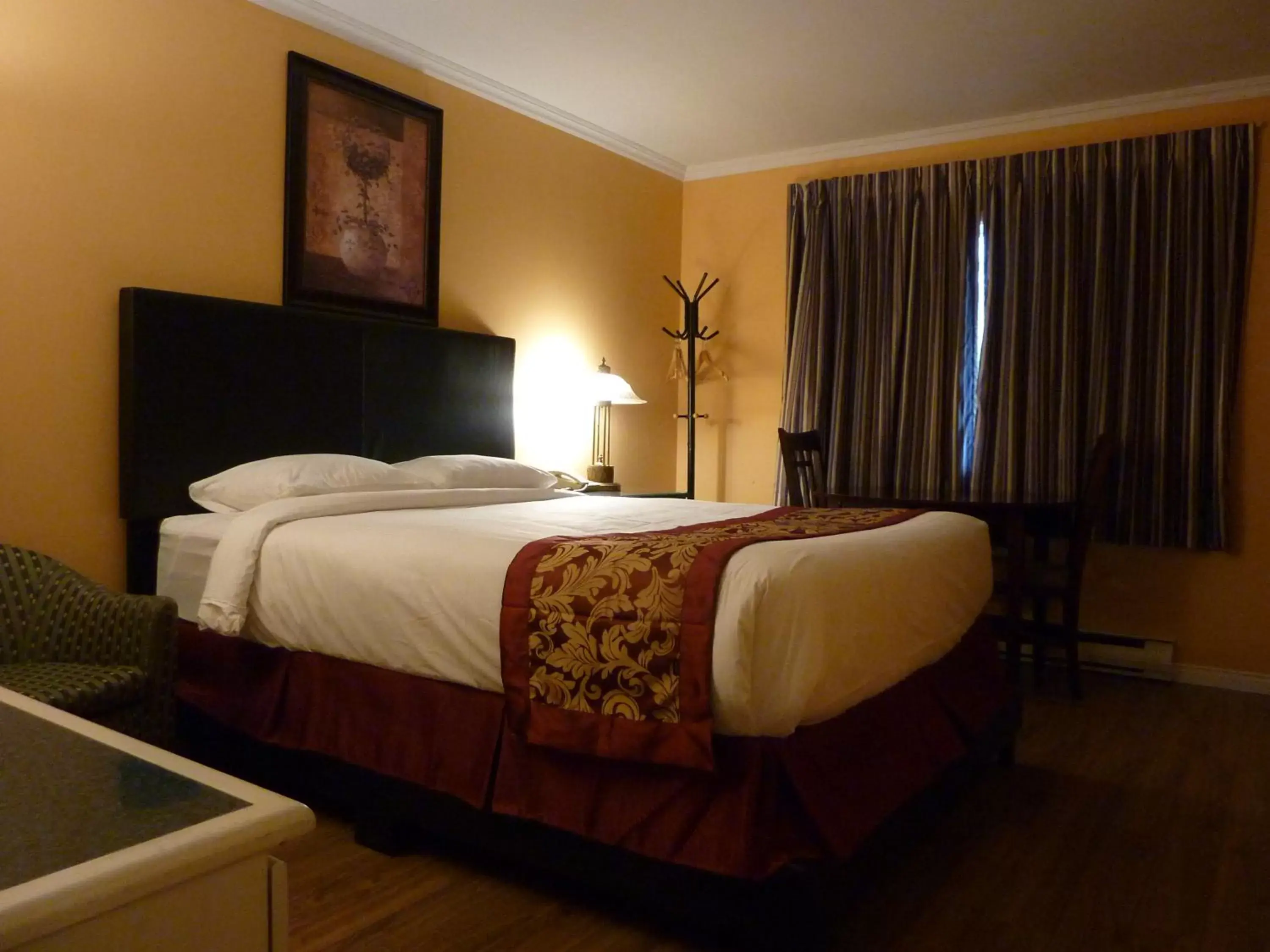 Bed in Motel Becancour
