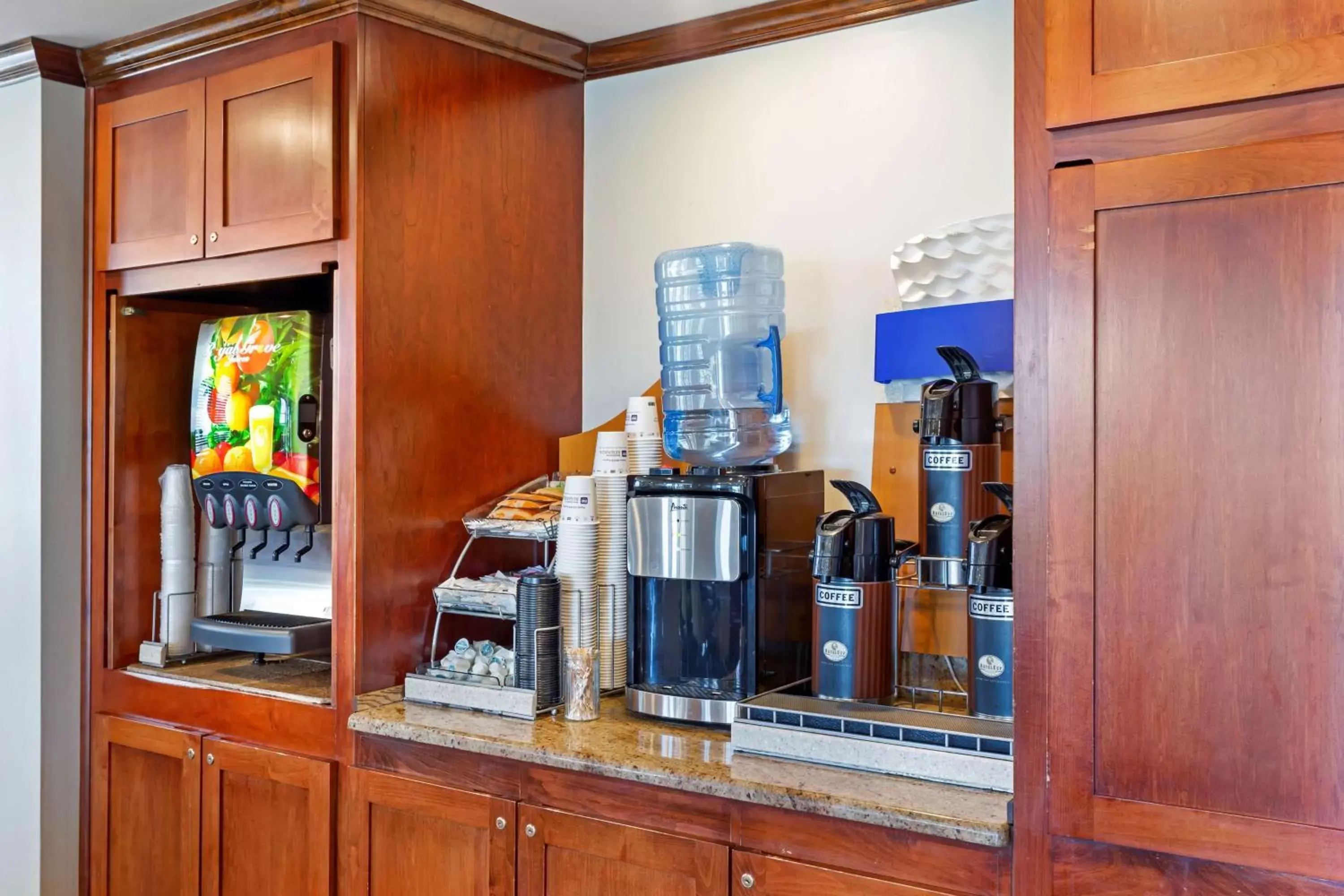 Breakfast in Best Western Plus South Hill Inn Breakfast in Best Western Plus South Hill Inn