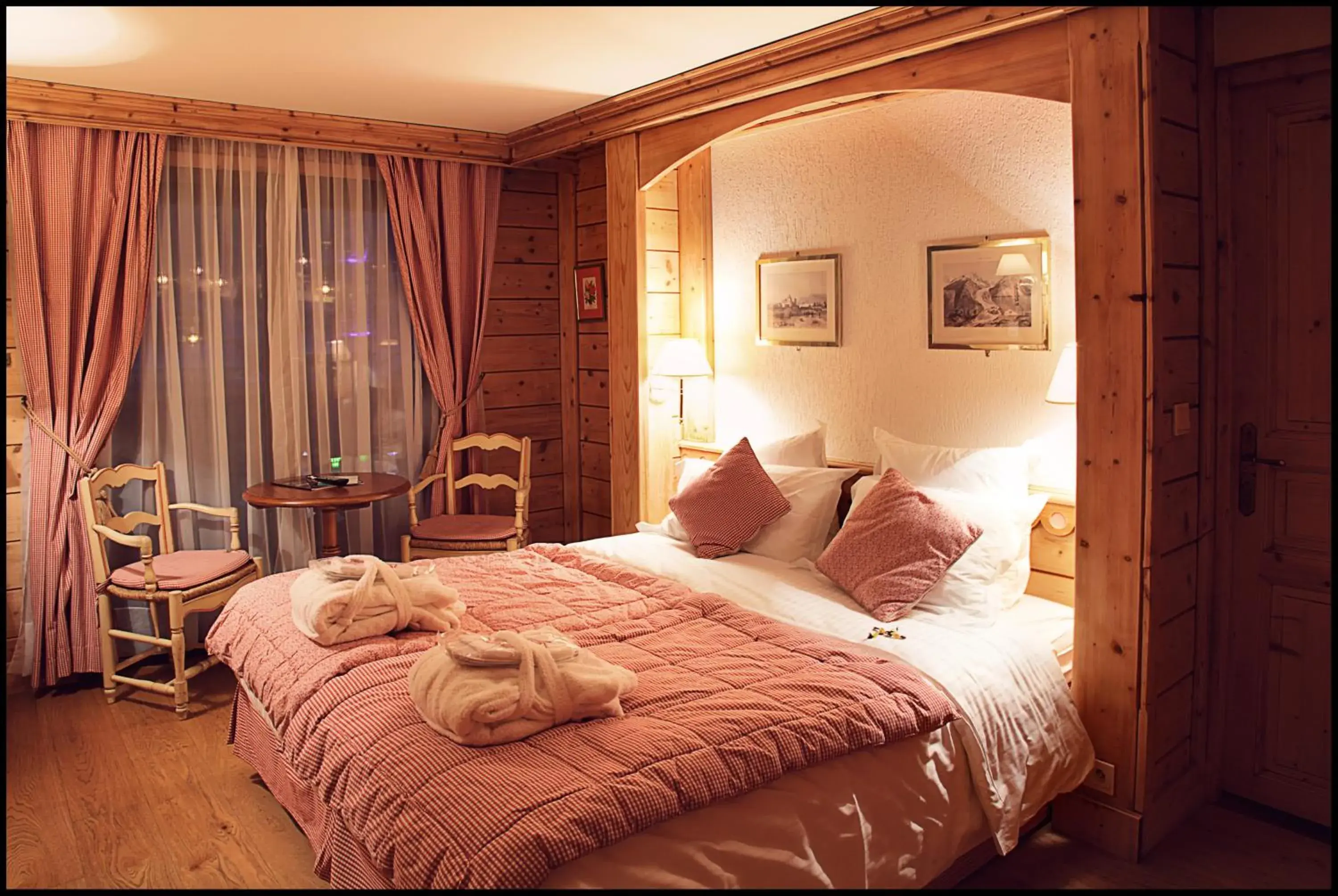 Photo of the whole room, Bed in Chalet-Hotel La Marmotte, La Tapiaz & SPA, The Originals Relais (Hotel-Chalet de Tradition)