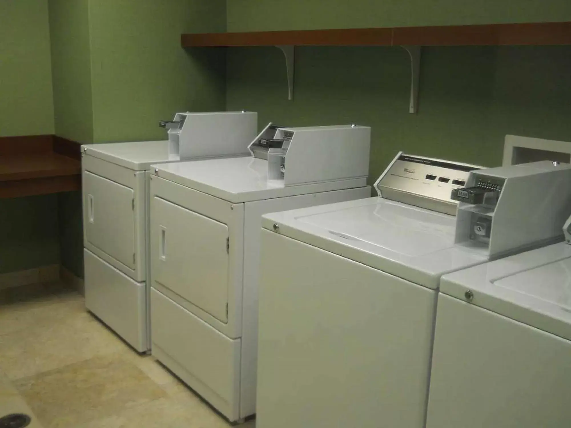 Property building, Kitchen/Kitchenette in Hampton Inn & Suites Birmingham/280 East-Eagle Point