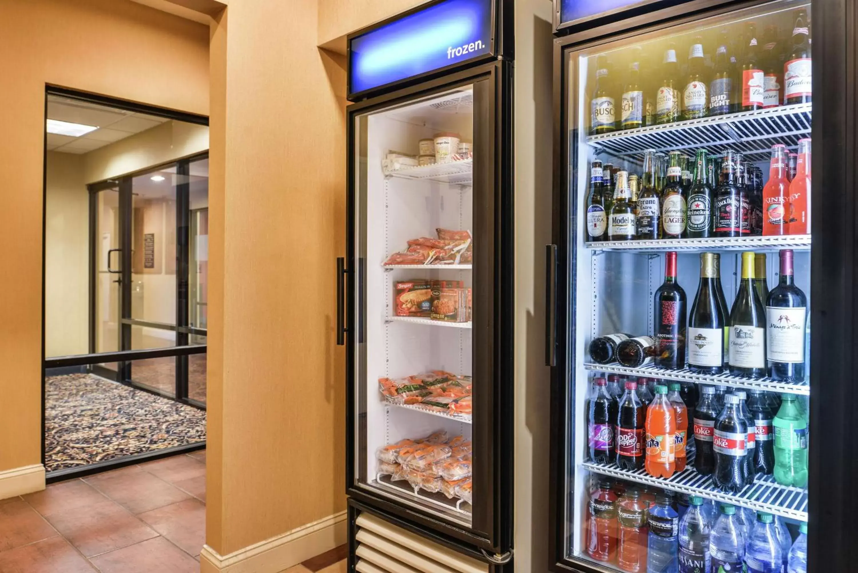 Restaurant/places to eat in Hampton Inn Jackson-College Avenue Restaurant/places to eat in Hampton Inn Jackson-College Avenue