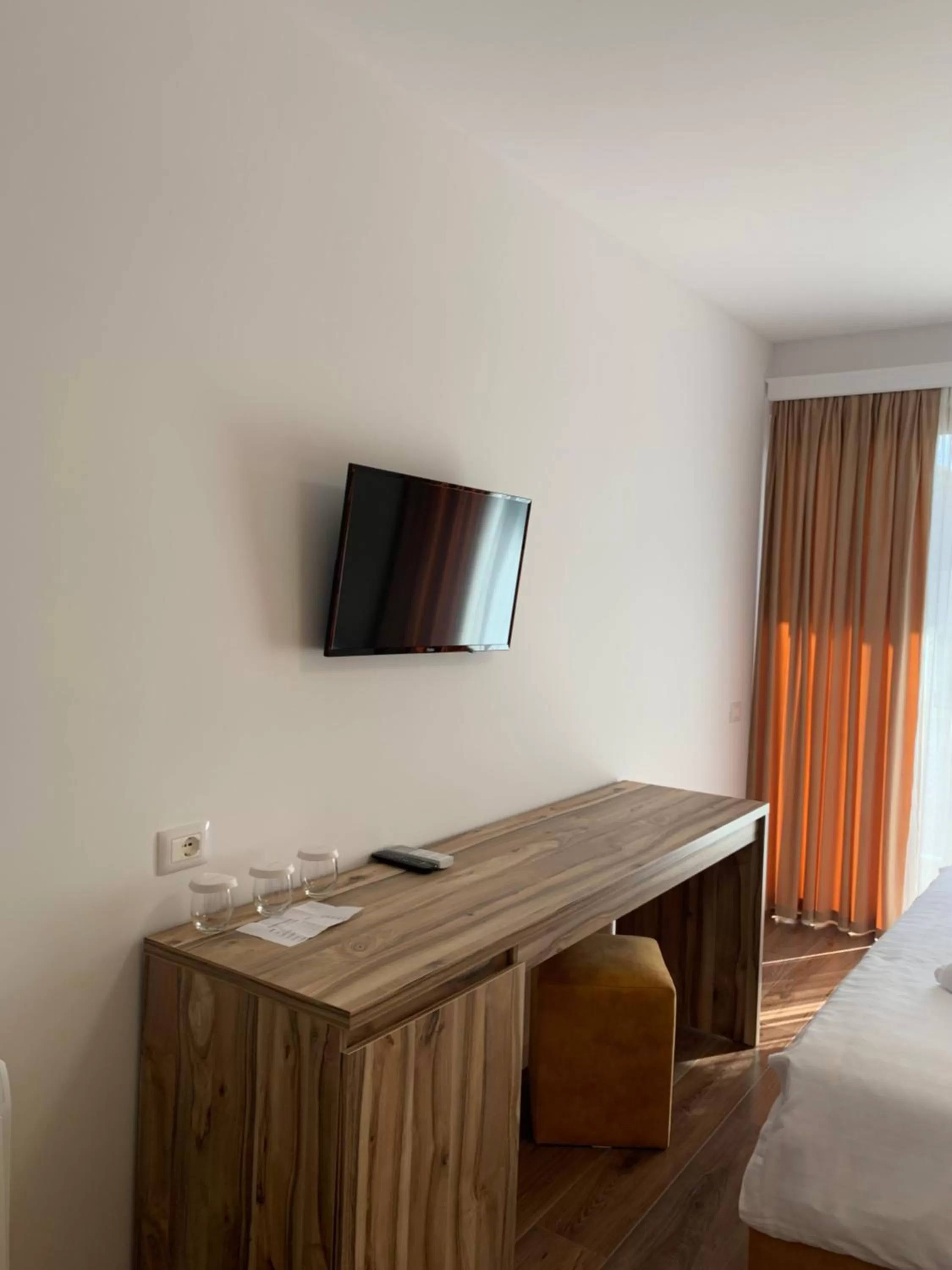 TV and multimedia, TV/Entertainment Center in Grand Hotel Pogradec