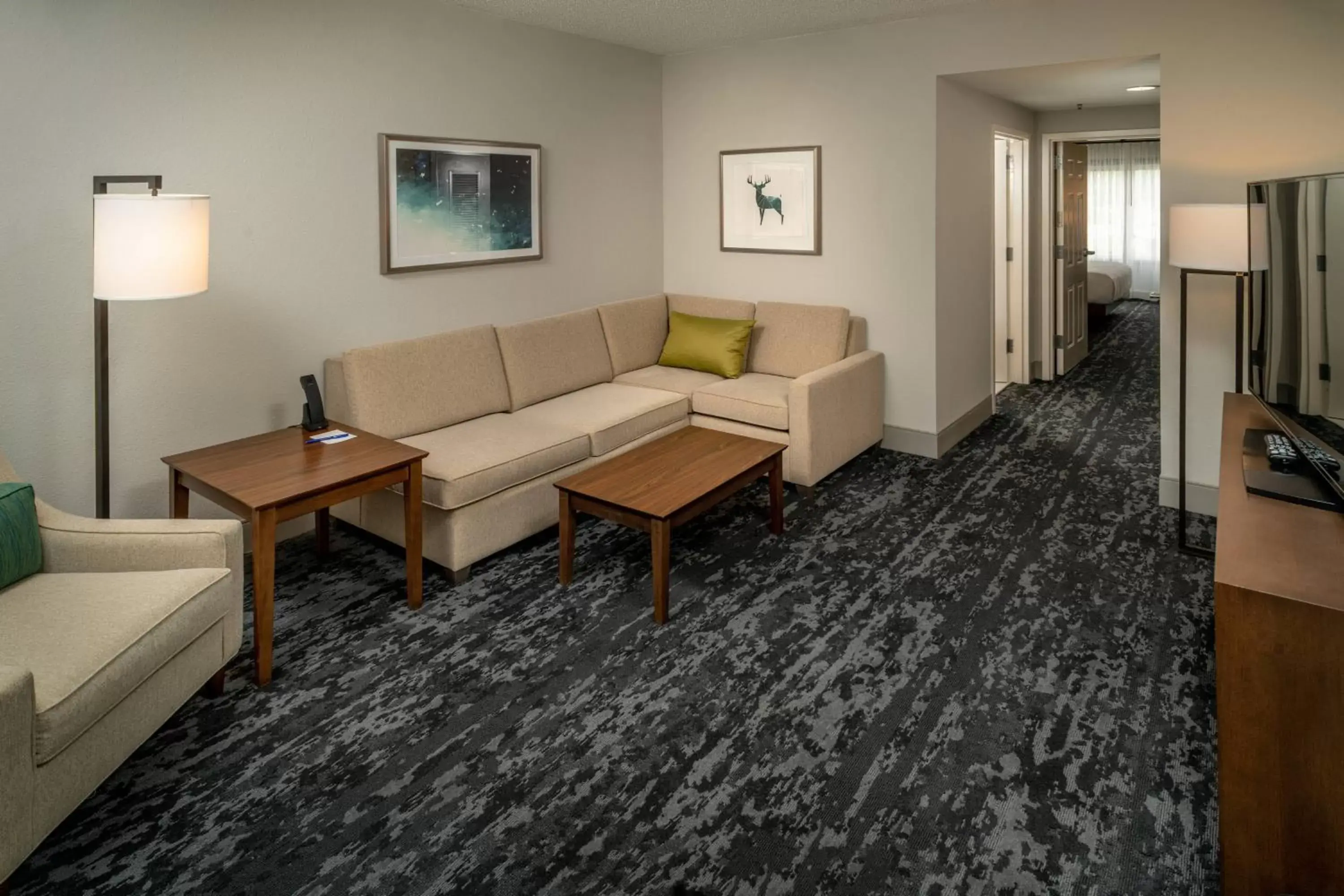 Living room, Seating Area in Delta Hotels by Marriott Huntington Mall