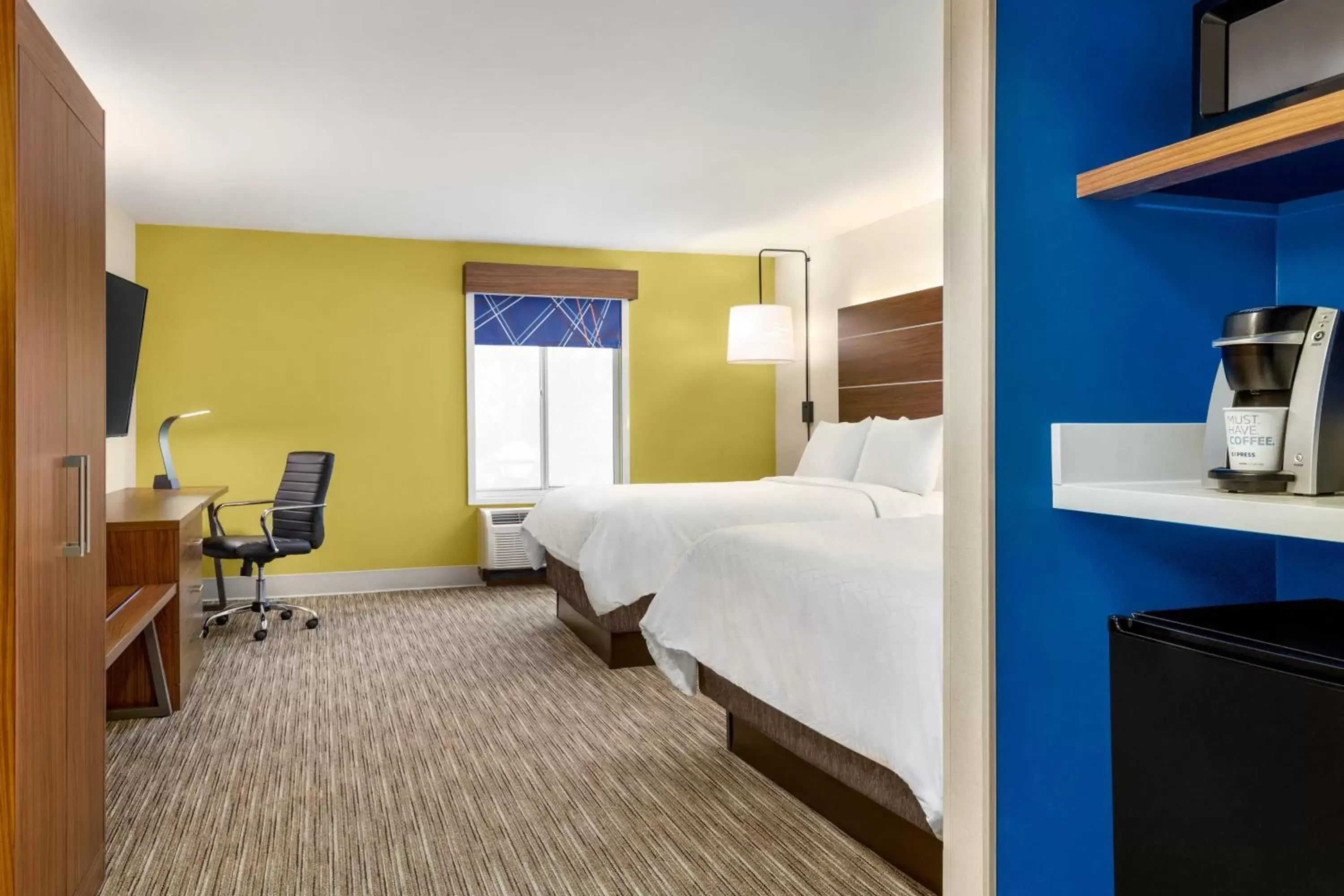 Photo of the whole room, Bed in Holiday Inn Express & Suites Philadelphia - Mt Laurel, an IHG Hotel