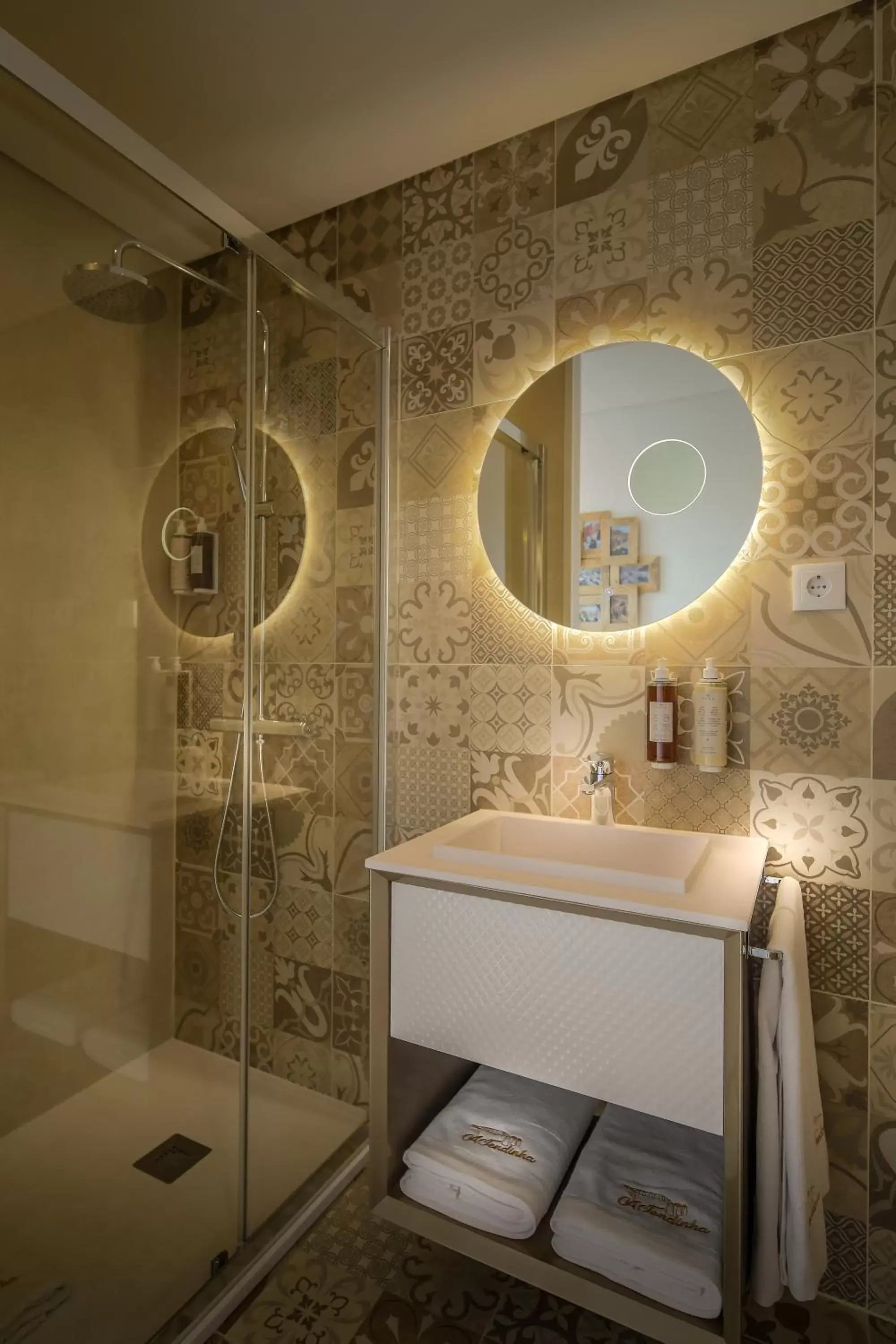 Shower, Bathroom in A Tendinha - Guest House