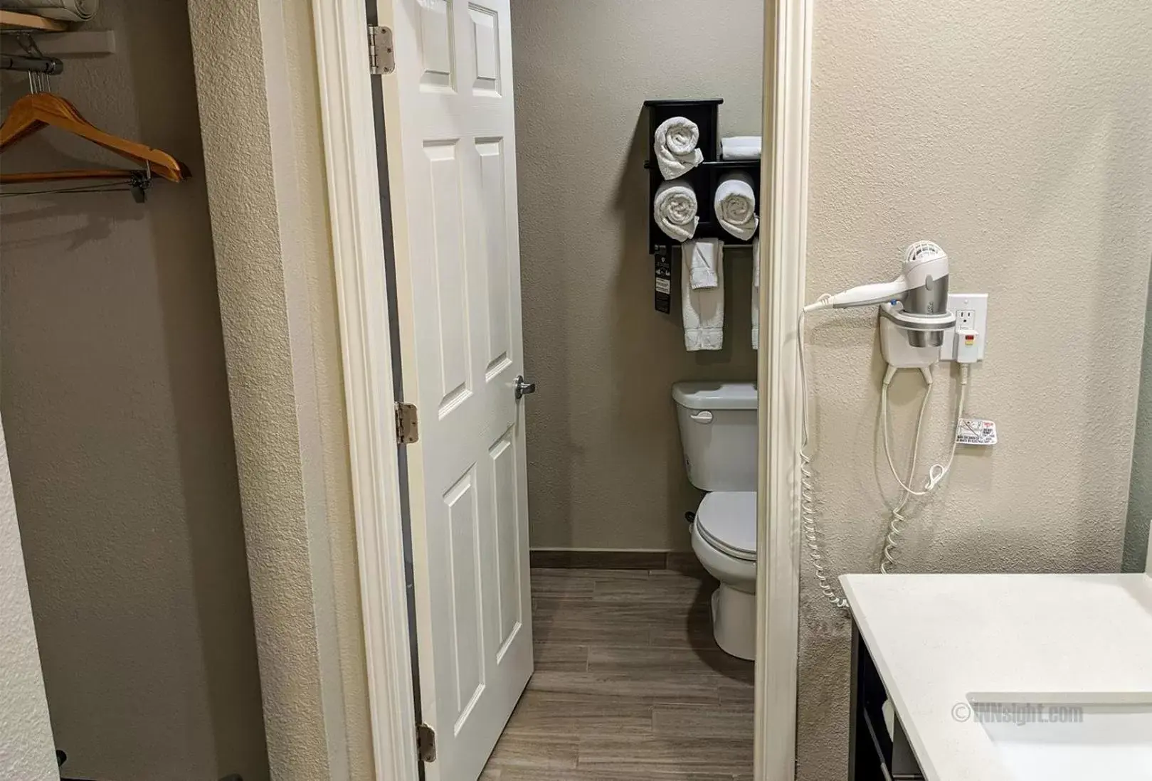 Toilet, Bathroom in Yosemite Westgate Lodge