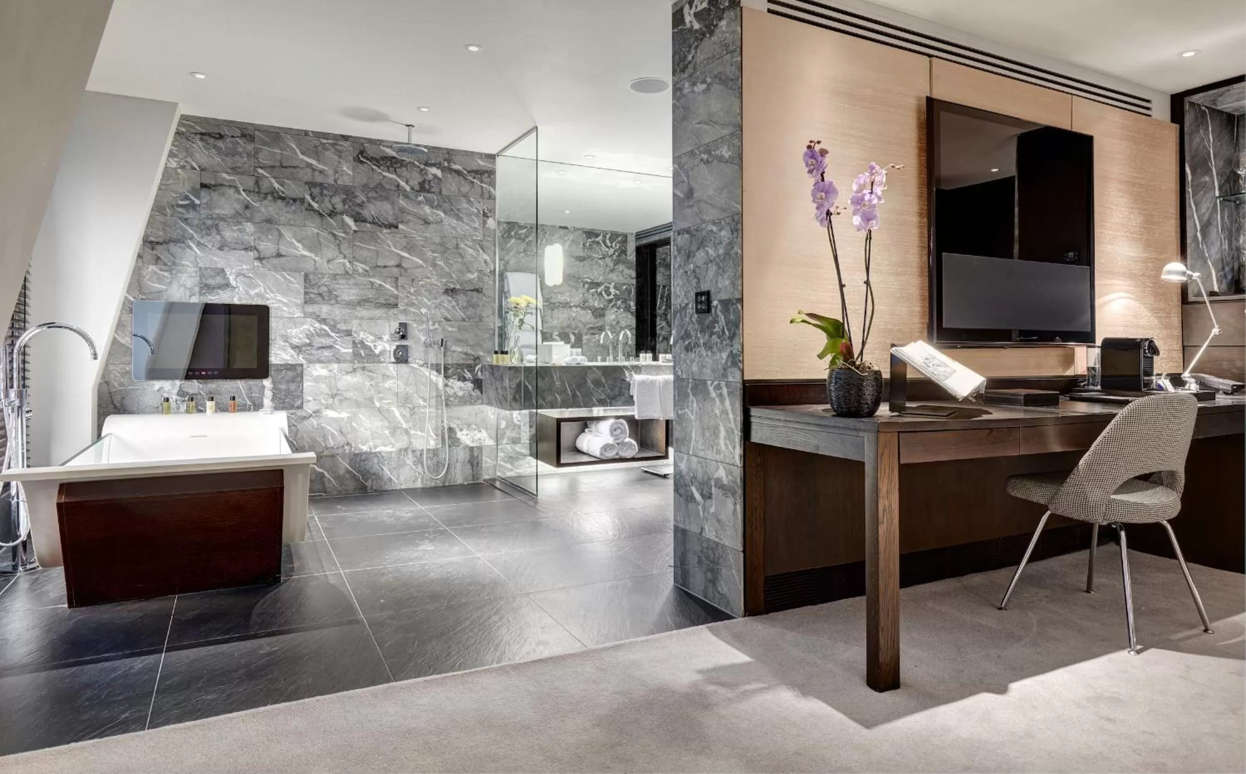 Bathroom in South Place Hotel