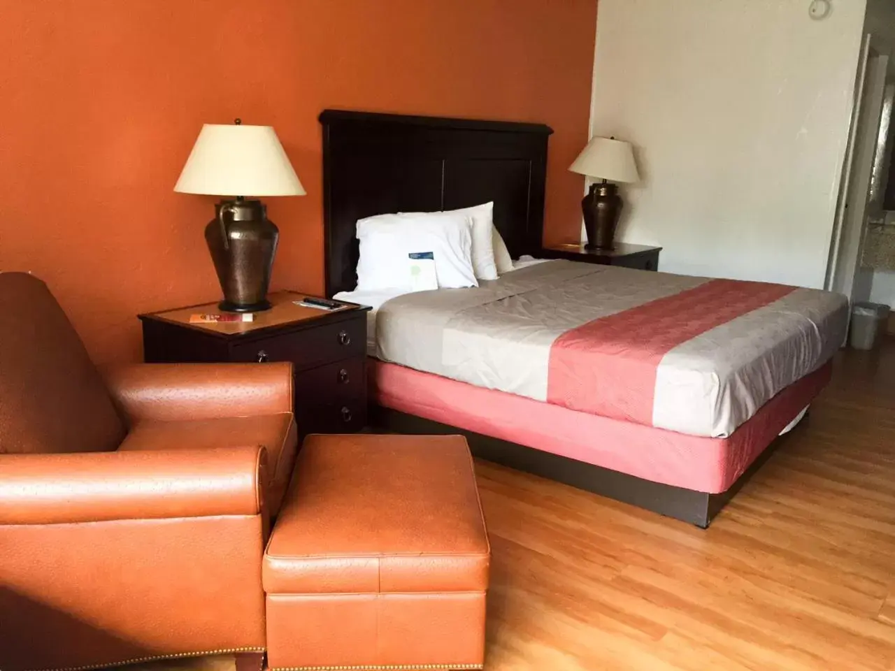 Bedroom, Bed in Motel 6-Townsend, GA