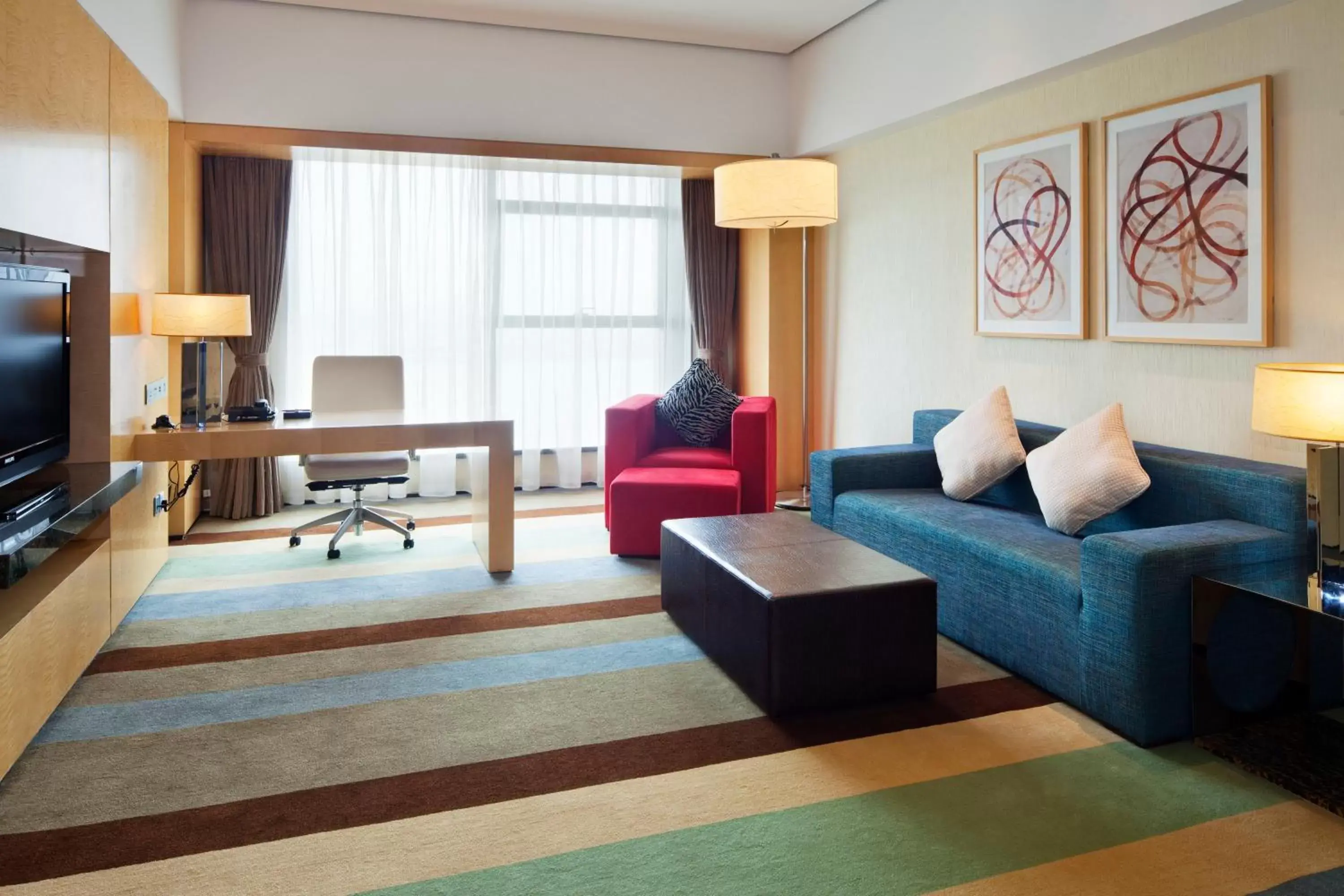 Photo of the whole room, Seating Area in Crowne Plaza Tianjin Binhai, an IHG Hotel