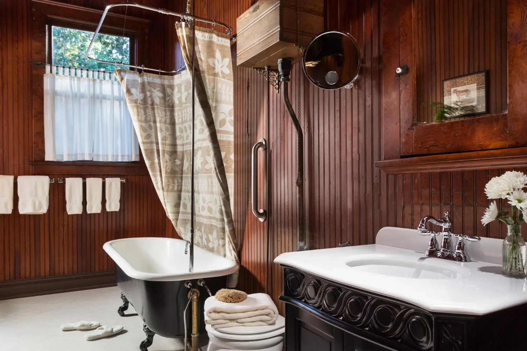 Bathroom in Magnolia Springs Bed and Breakfast