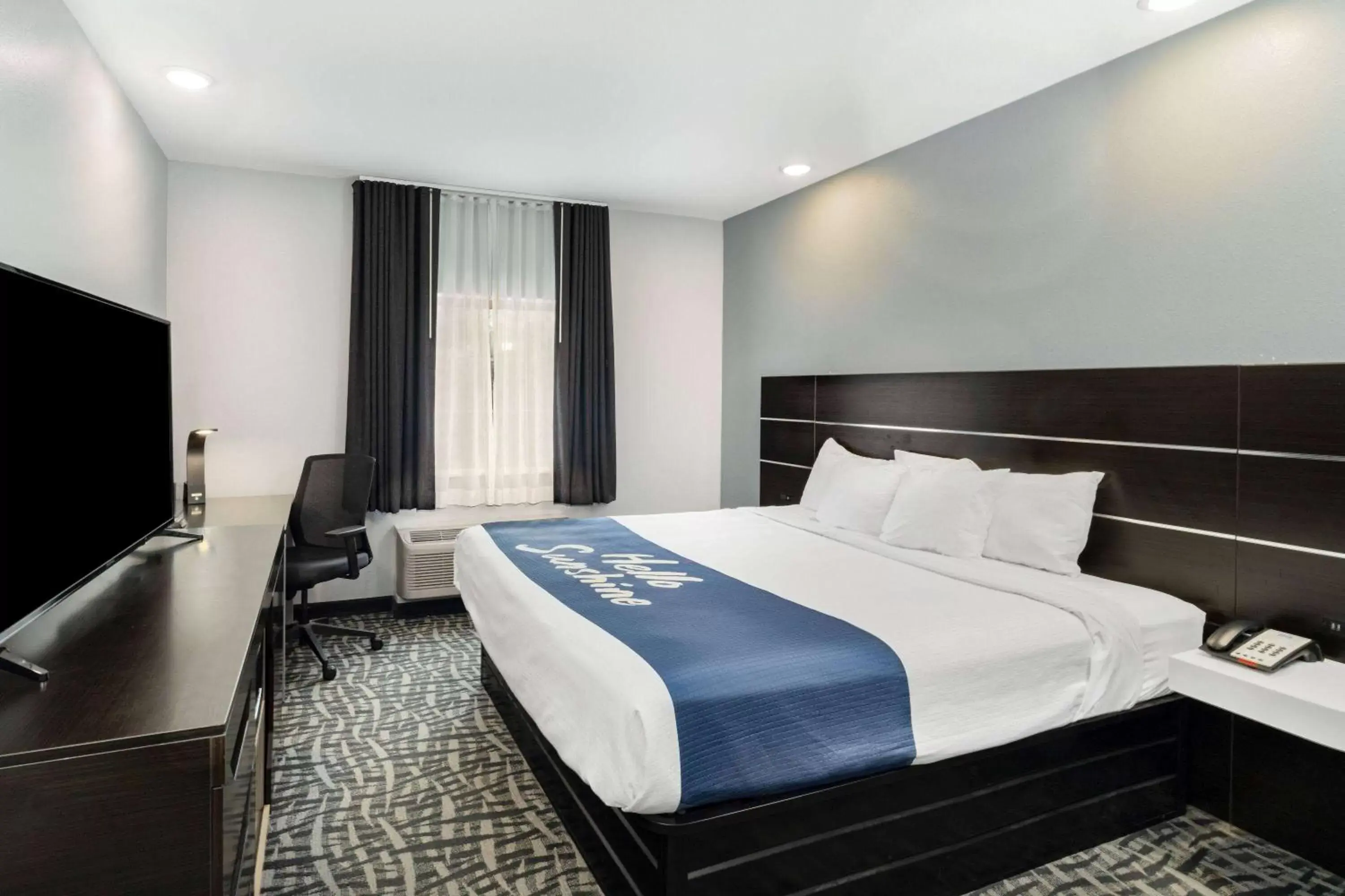 Photo of the whole room, Bed in Days Inn & Suites by Wyndham Horn Lake - Memphis Graceland