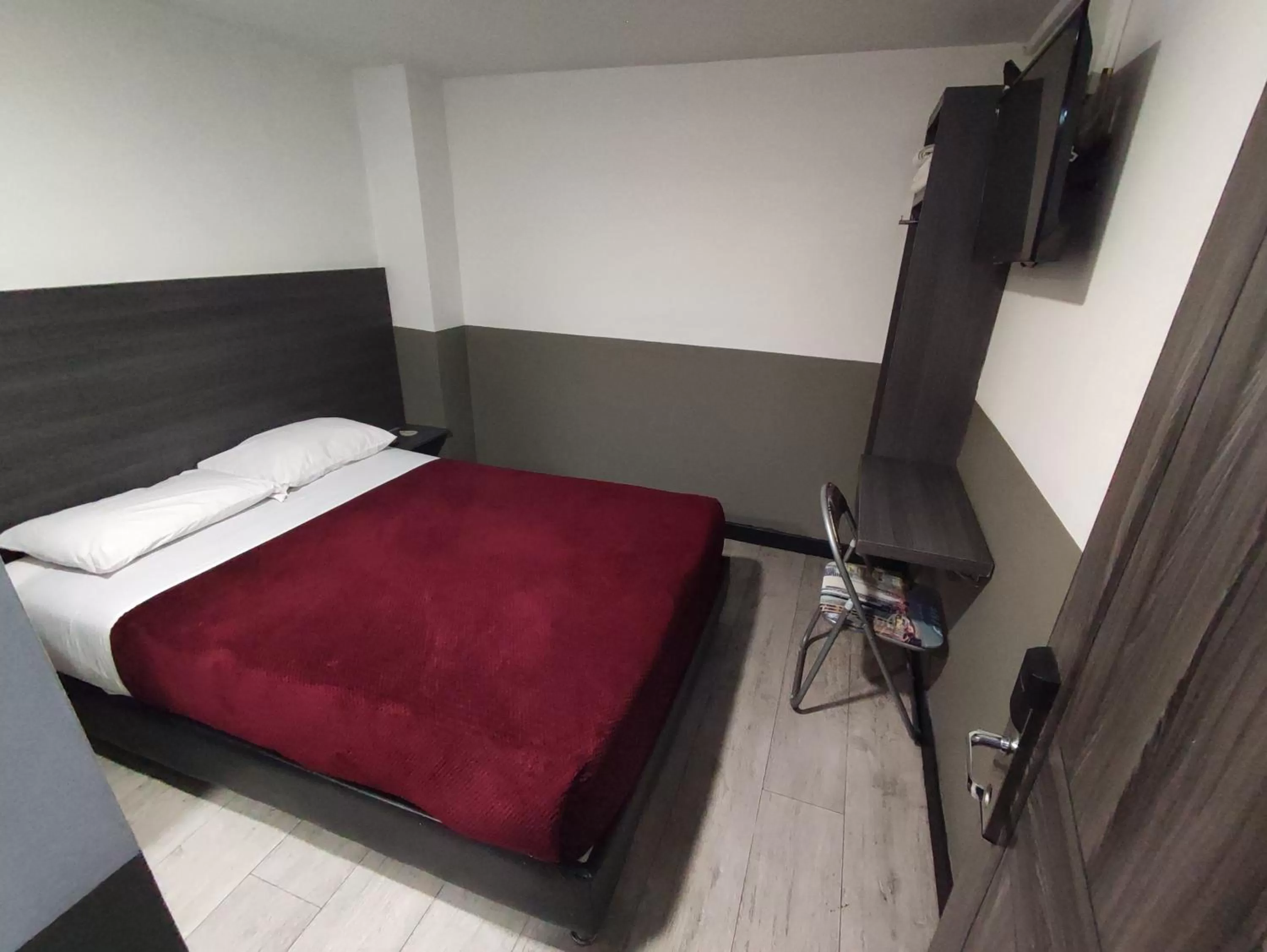 Bed in Hotel Express 53