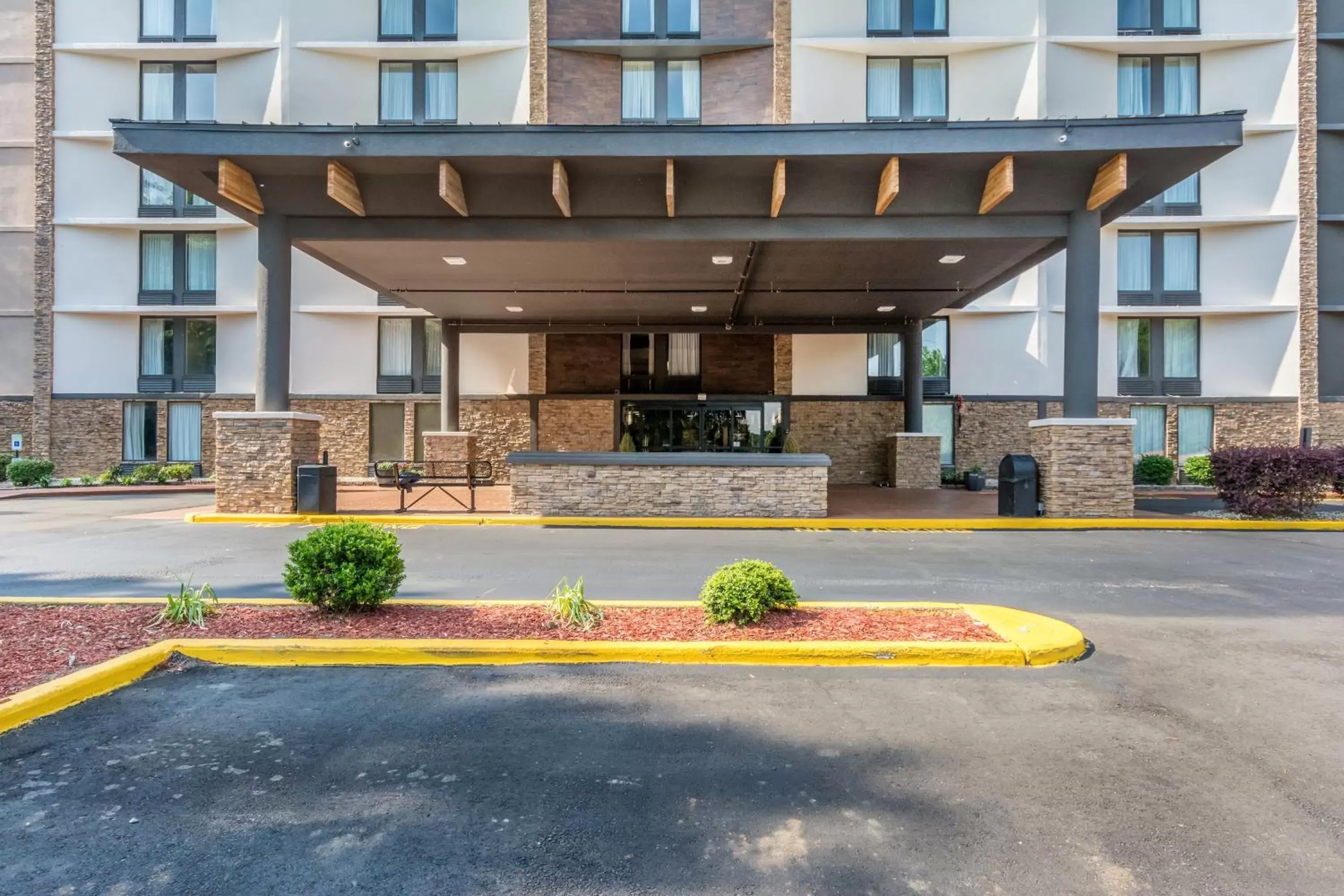 Facade/entrance in Comfort Inn Charlotte Airport Uptown