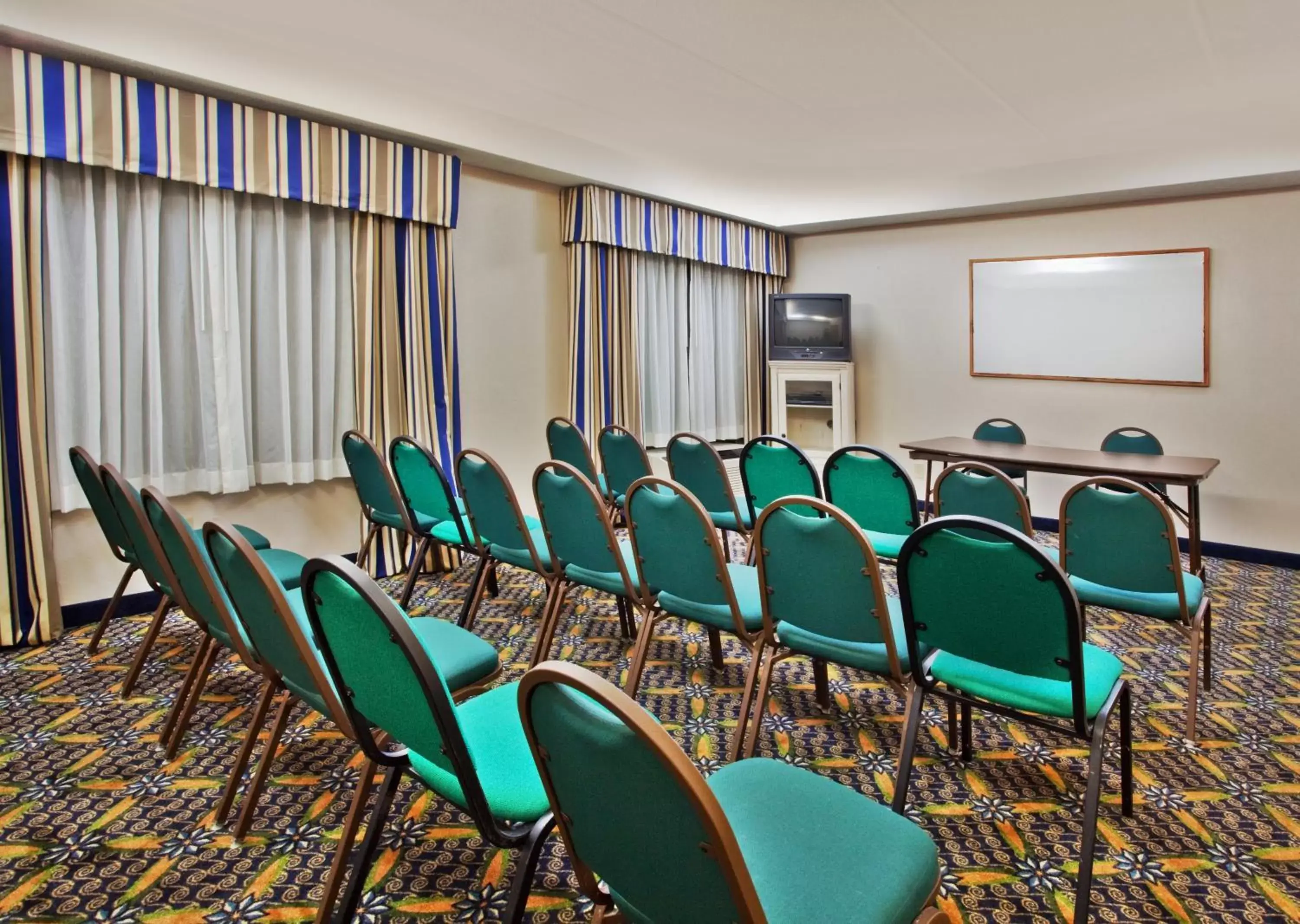 Meeting/conference room in Holiday Inn Express Hotel & Suites Lawrenceville, an IHG Hotel