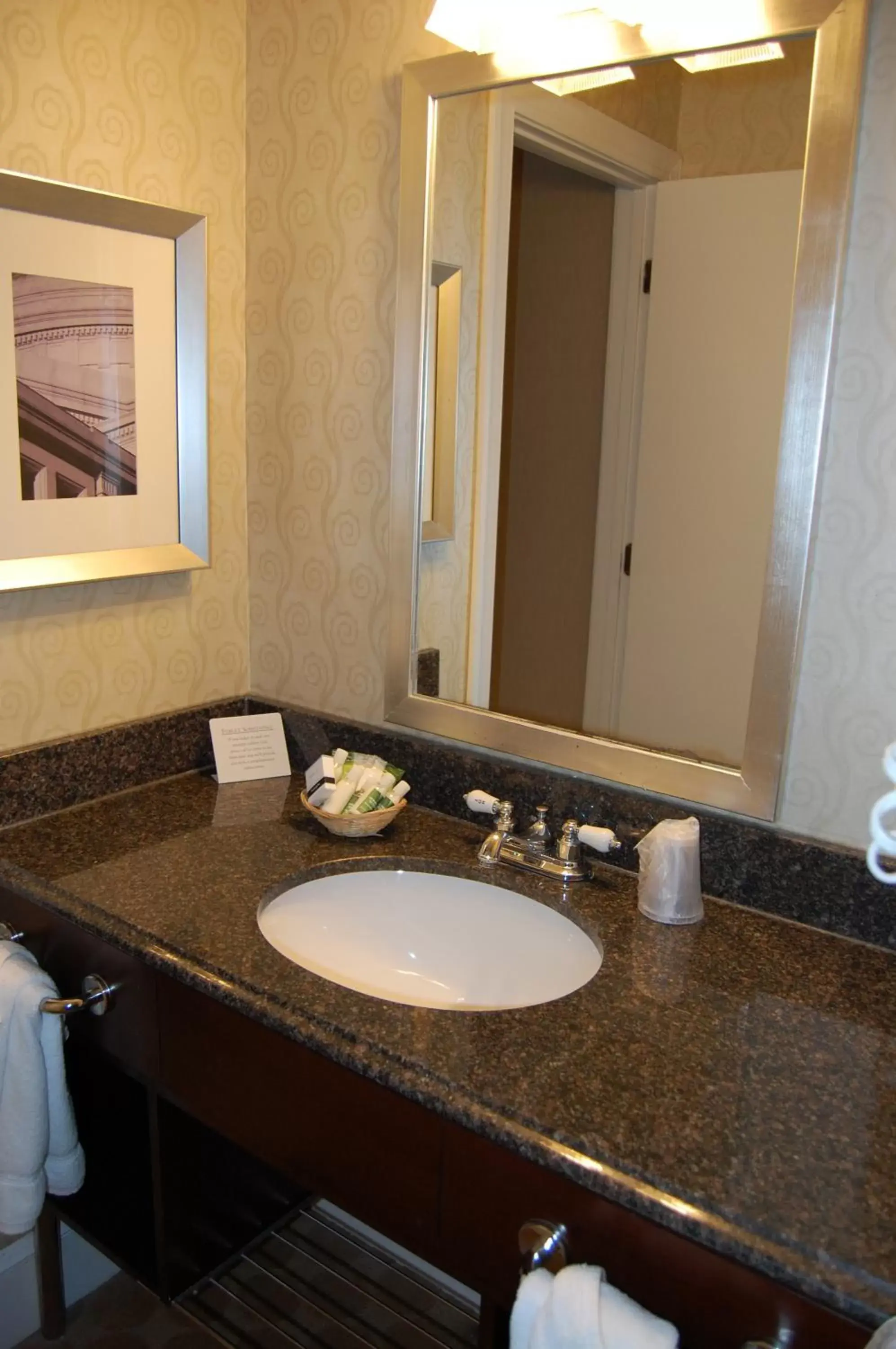 Bathroom in Windsor Inn Hotel
