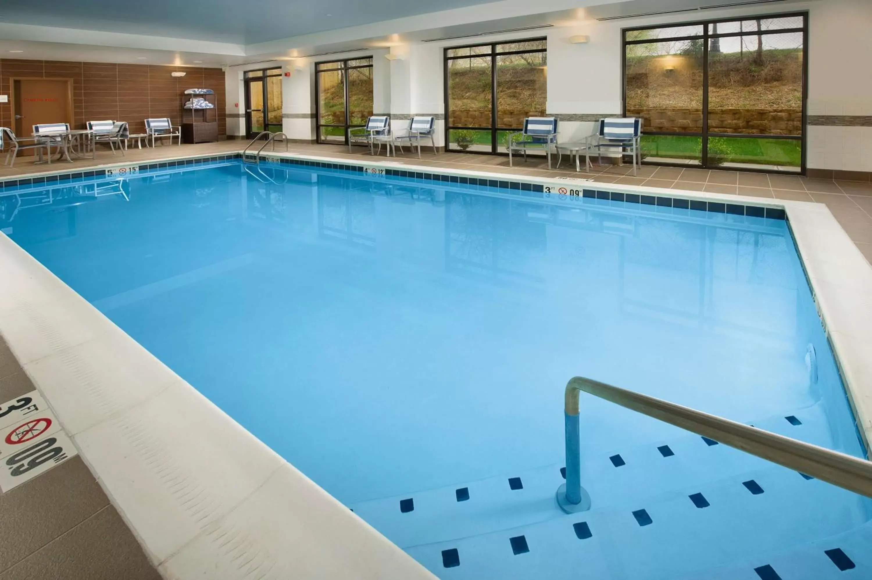 Pool view, Swimming Pool in Hampton Inn & Suites Baltimore/Woodlawn