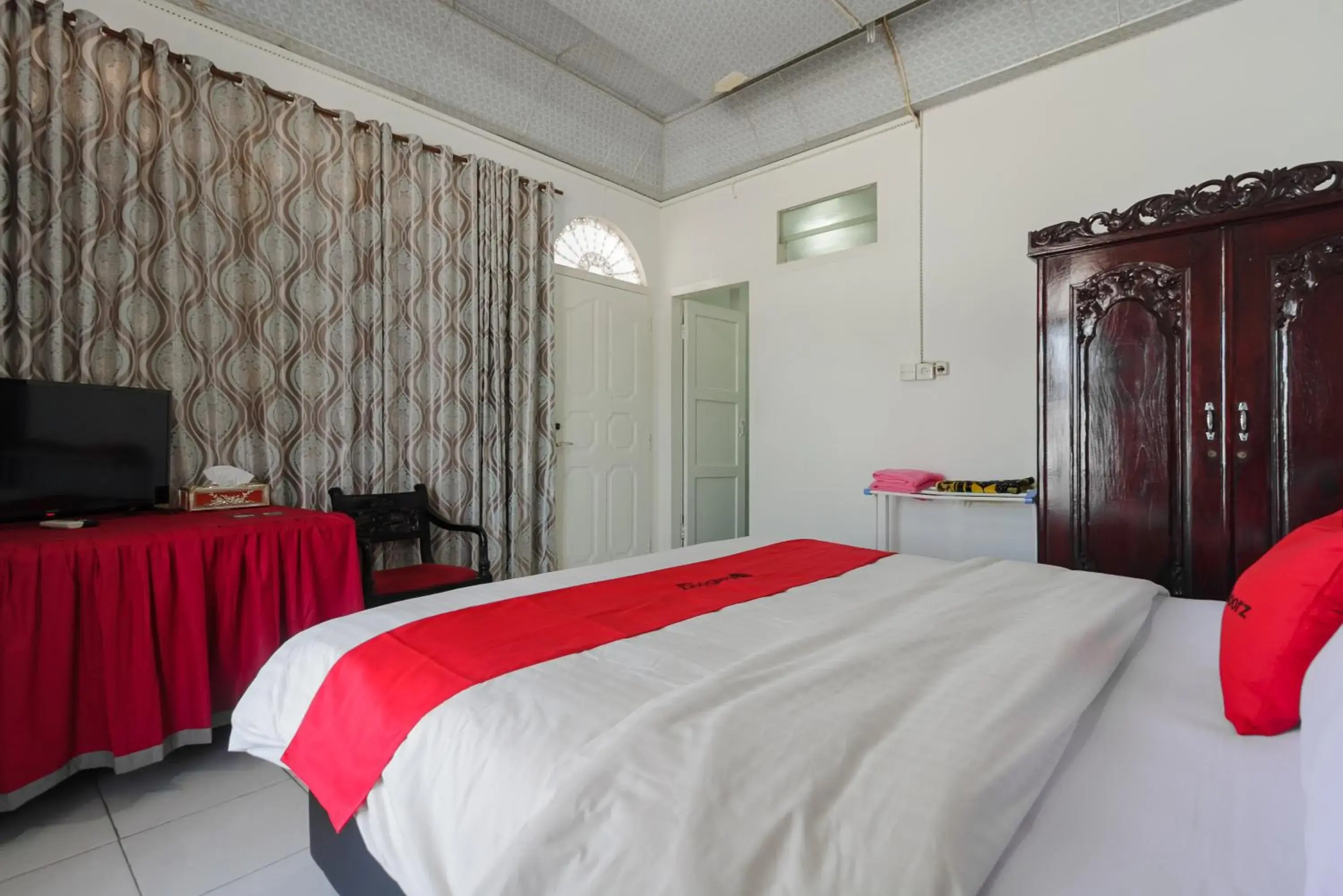 Bed in RedDoorz Syariah near Universitas Negeri Padang