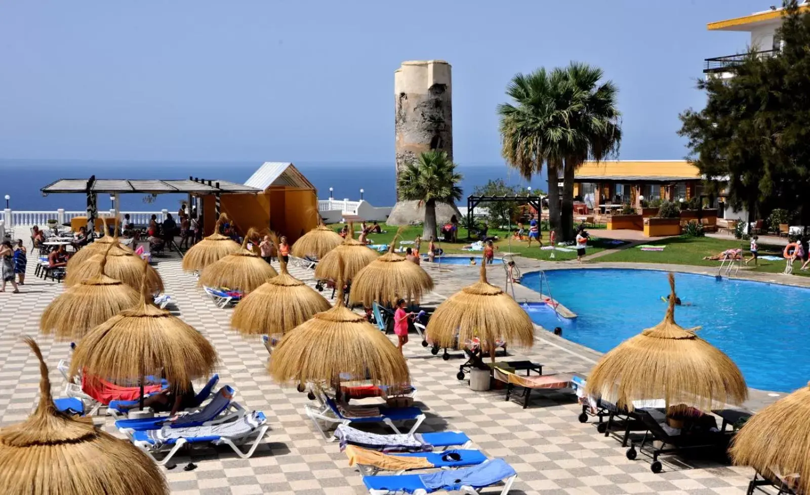 Swimming pool in Hotel Salobreña Suites