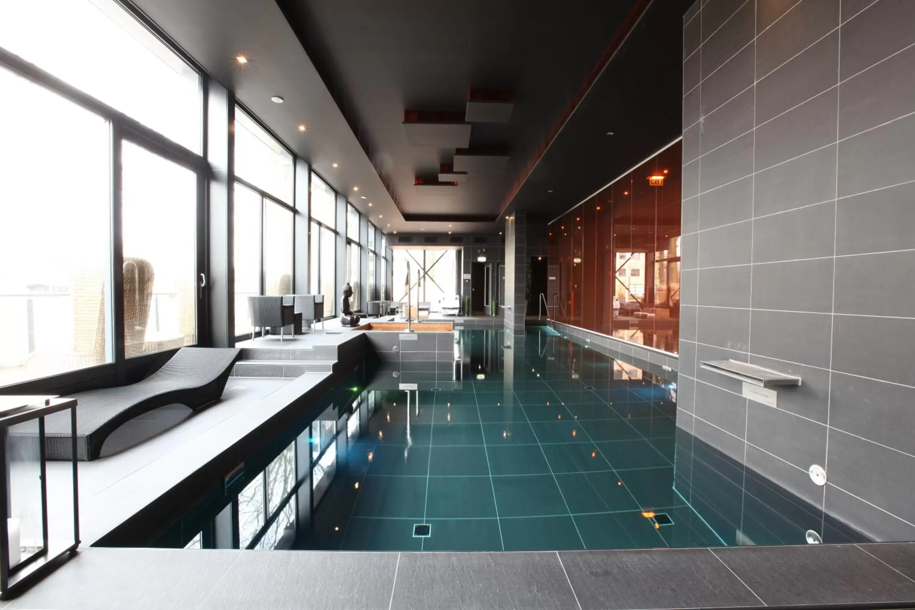 Massage, Swimming Pool in Hotel & Spa Savarin