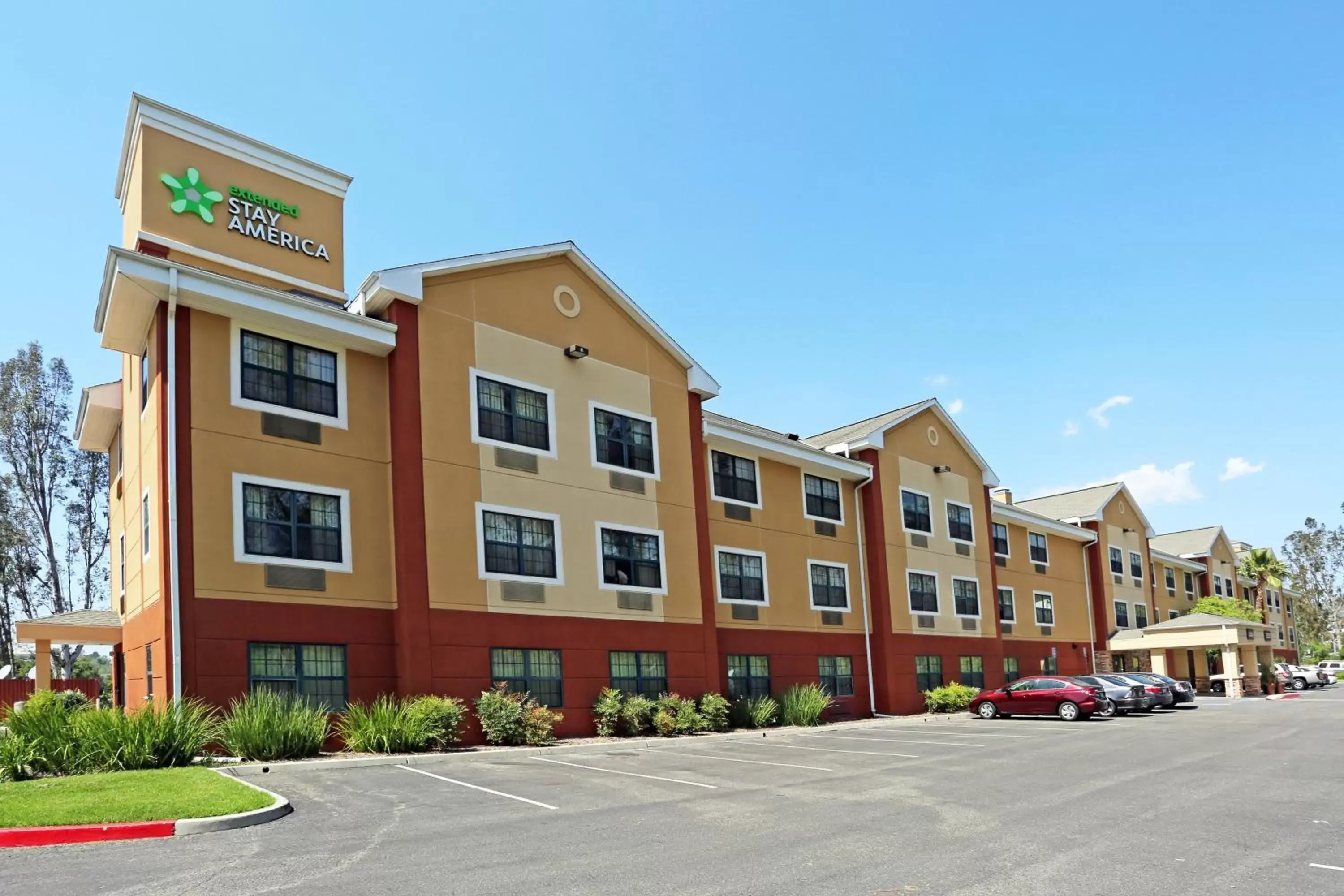 Property building in Extended Stay America Suites - Orange County - Lake Forest