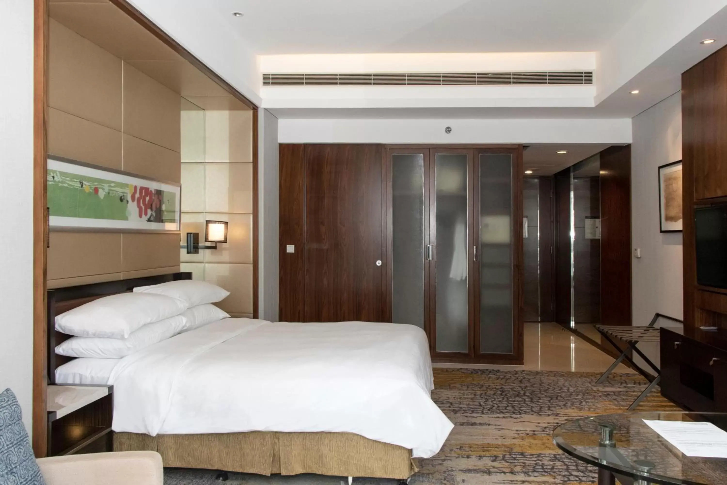 Bedroom, Bed in Sheraton Grand Shanghai Pudong Hotel & Residences