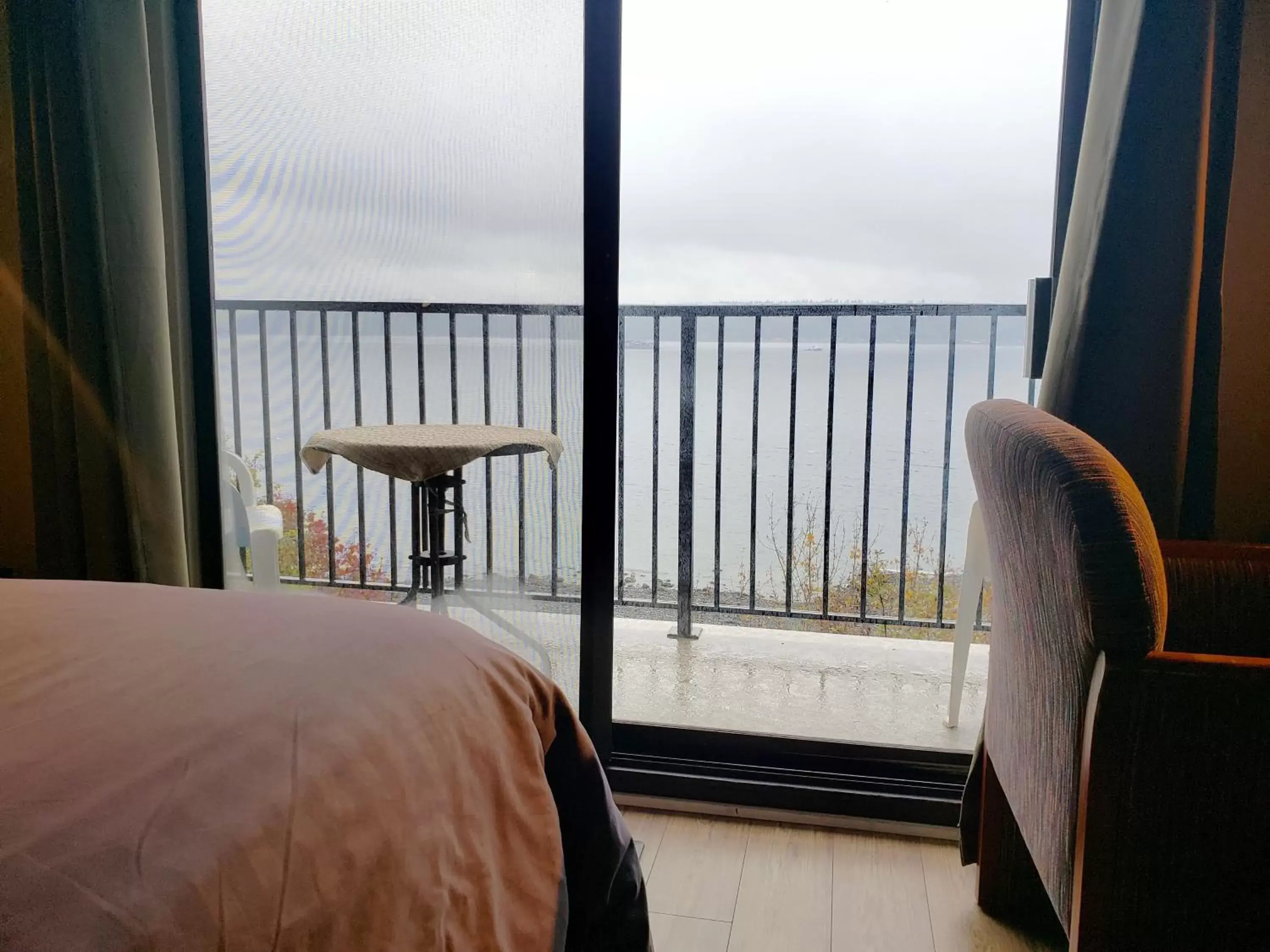 Bed, Sea View in Above Tide Motel