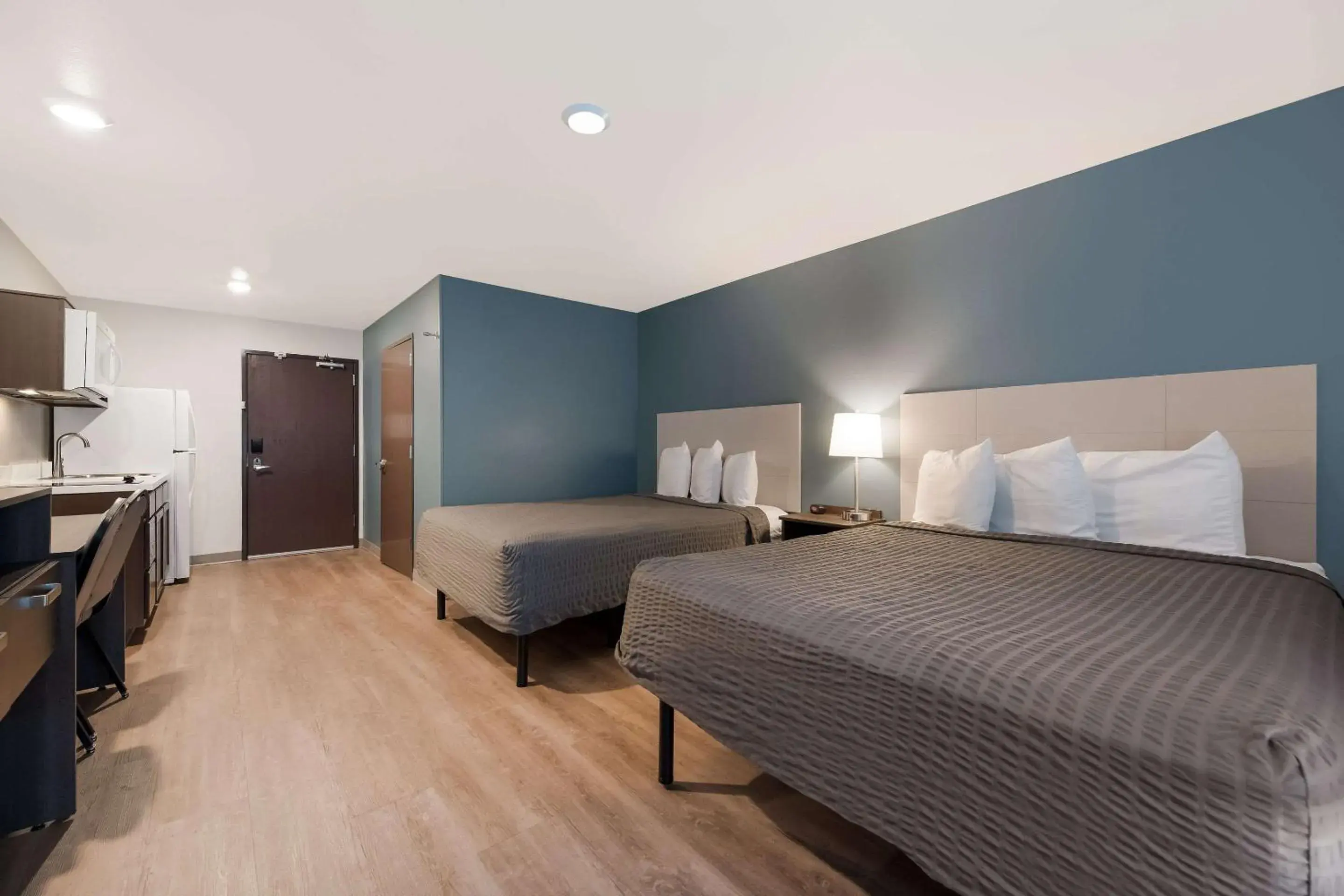 Photo of the whole room, Bed in WoodSpring Suites Phoenix-Deer Valley
