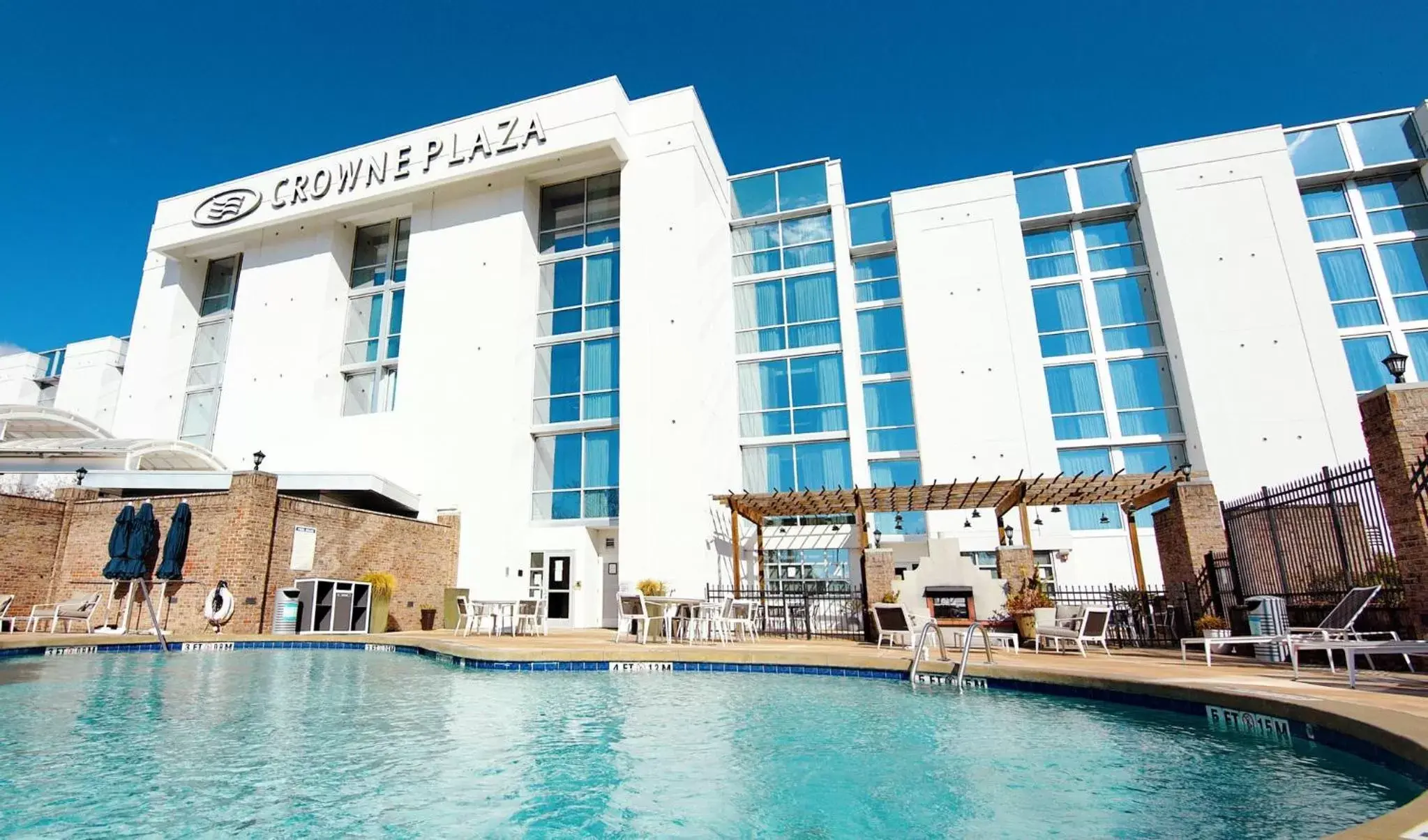 Swimming pool, Property Building in Crowne Plaza Charleston, an IHG Hotel