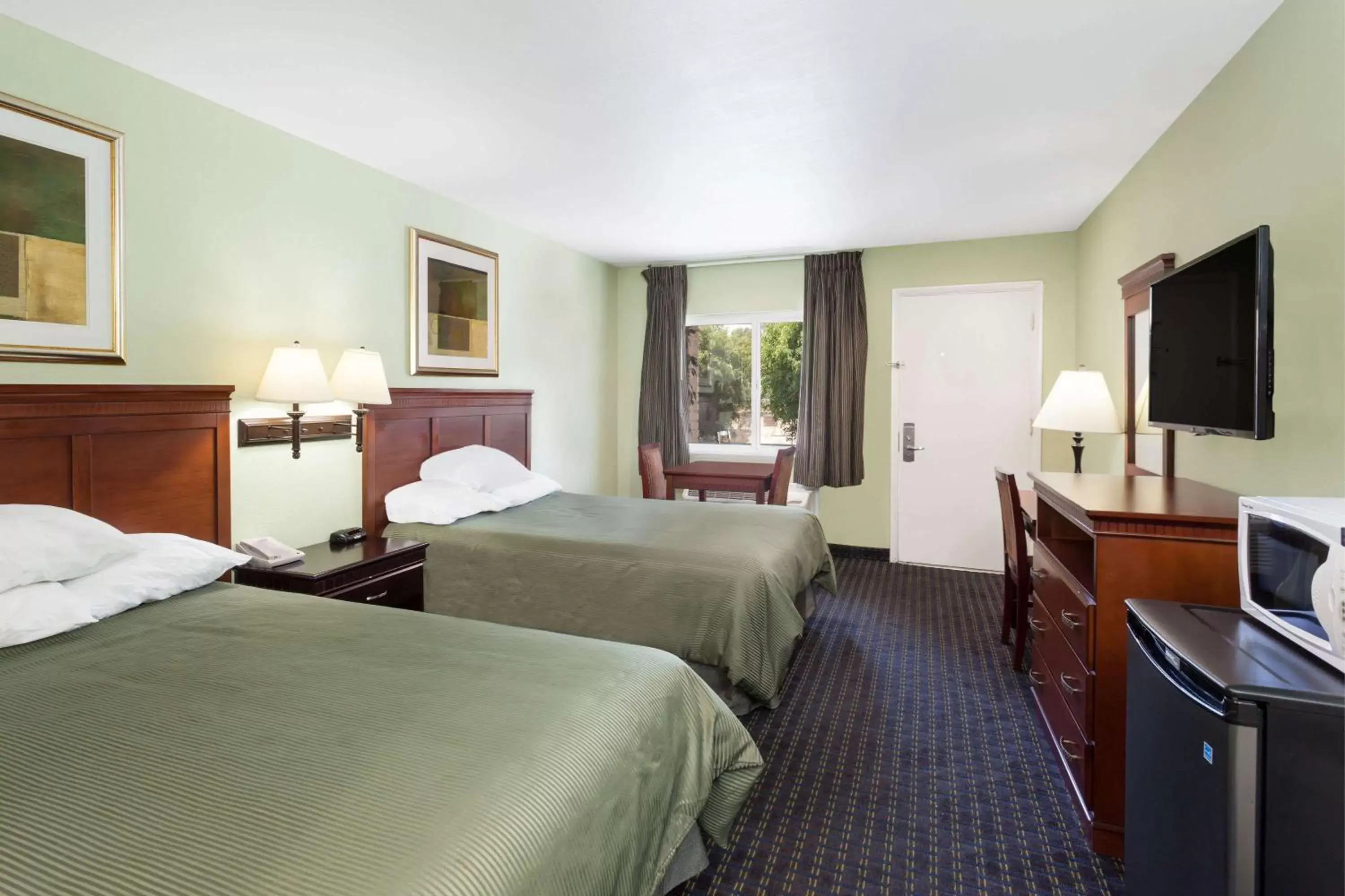 Photo of the whole room in Travelodge by Wyndham Orange County Airport/ Costa Mesa