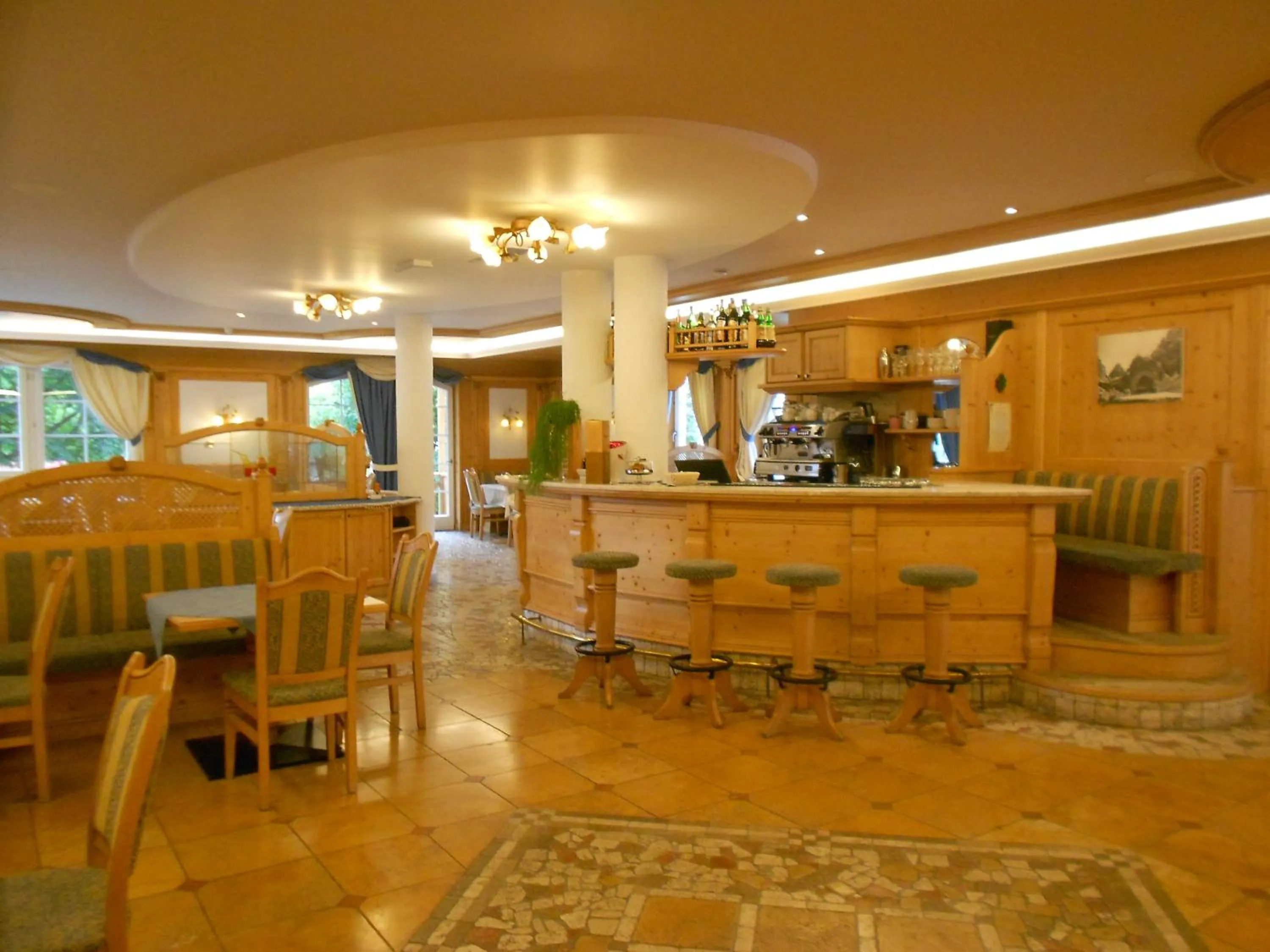 Lounge or bar in Hotel Chalet all'Imperatore