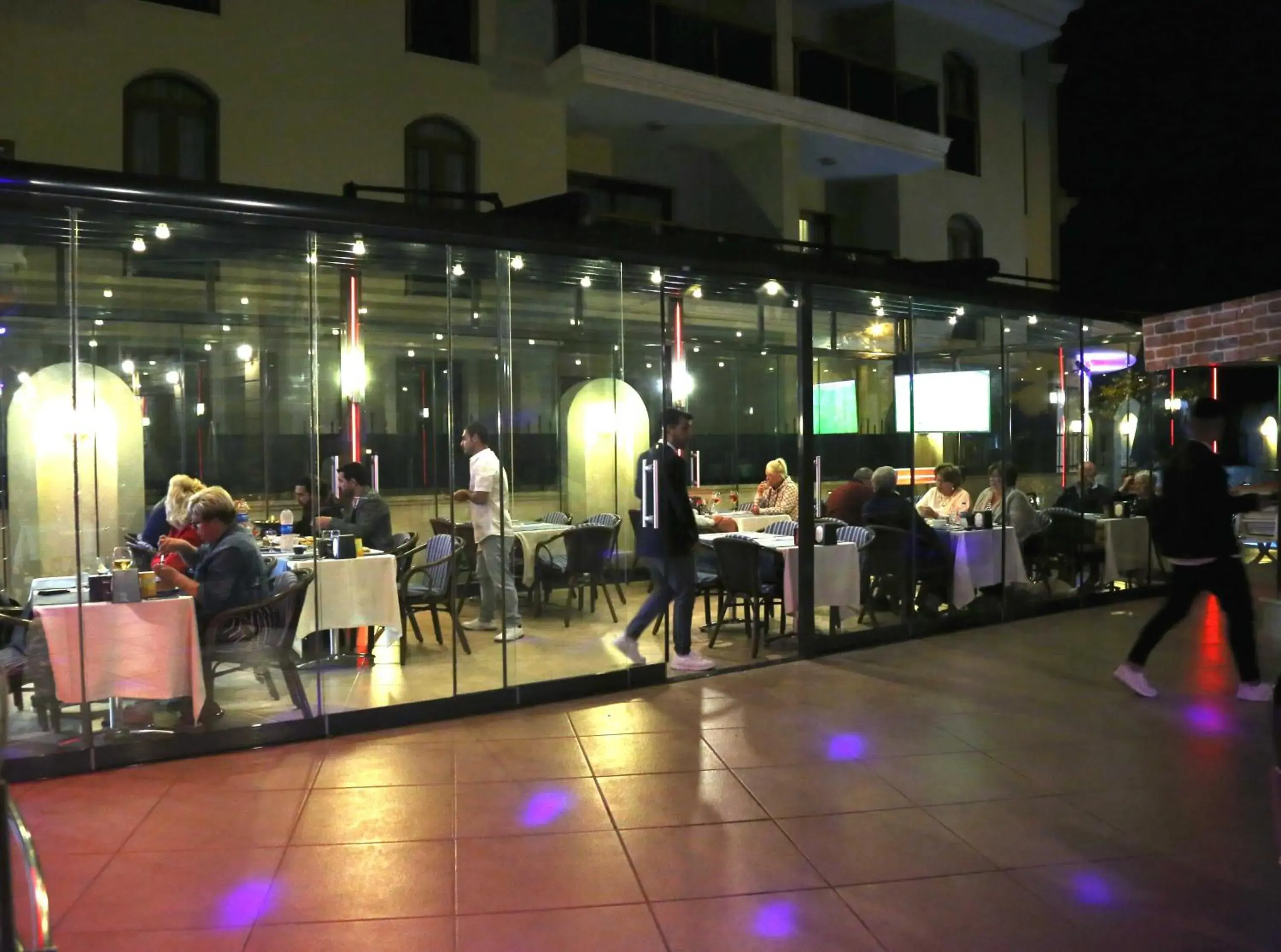 Restaurant/Places to Eat in Club Karakas Apart Otel