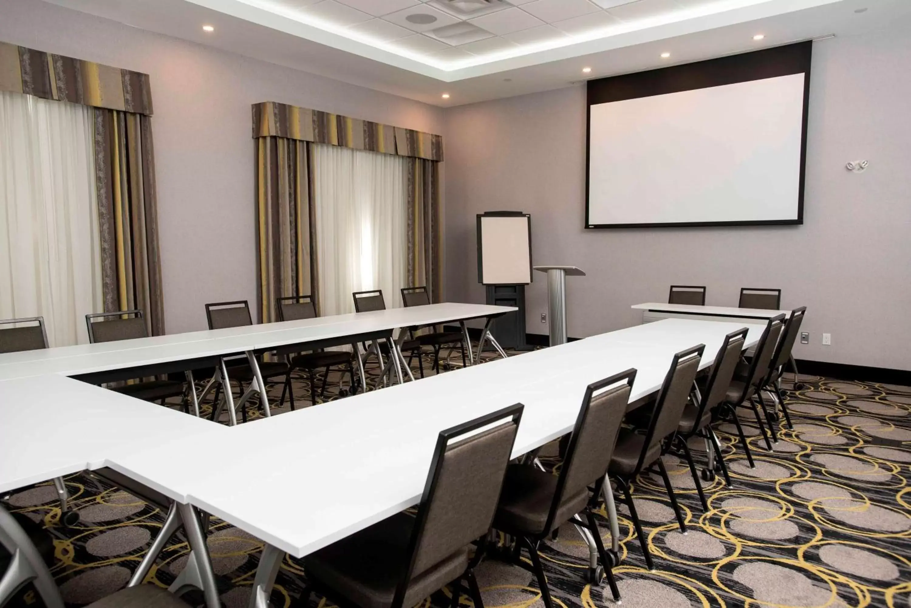 Meeting/conference room in Hampton Inn & Suites by Hilton Thunder Bay