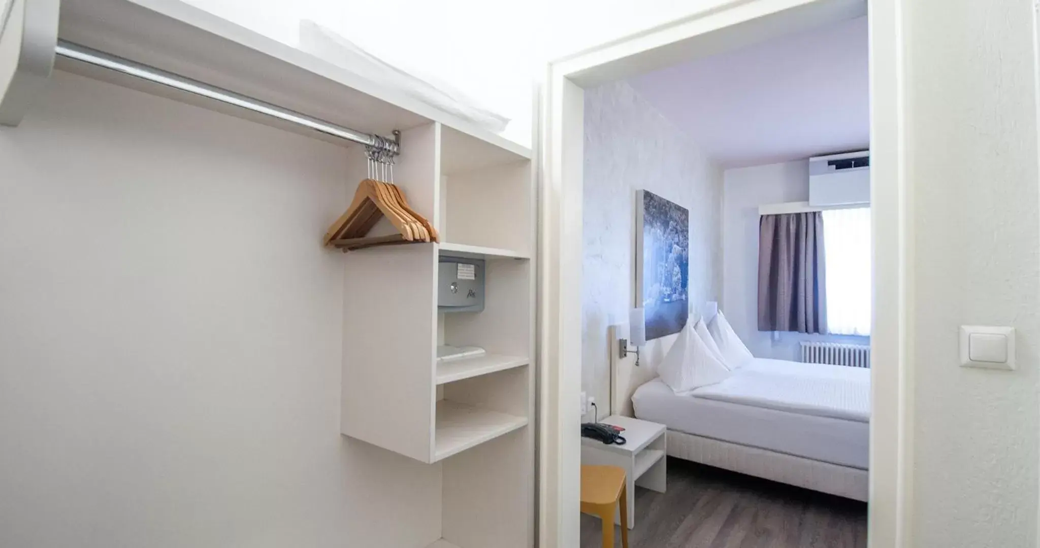 Bedroom, TV/Entertainment Center in Acquarello Swiss Quality Hotel