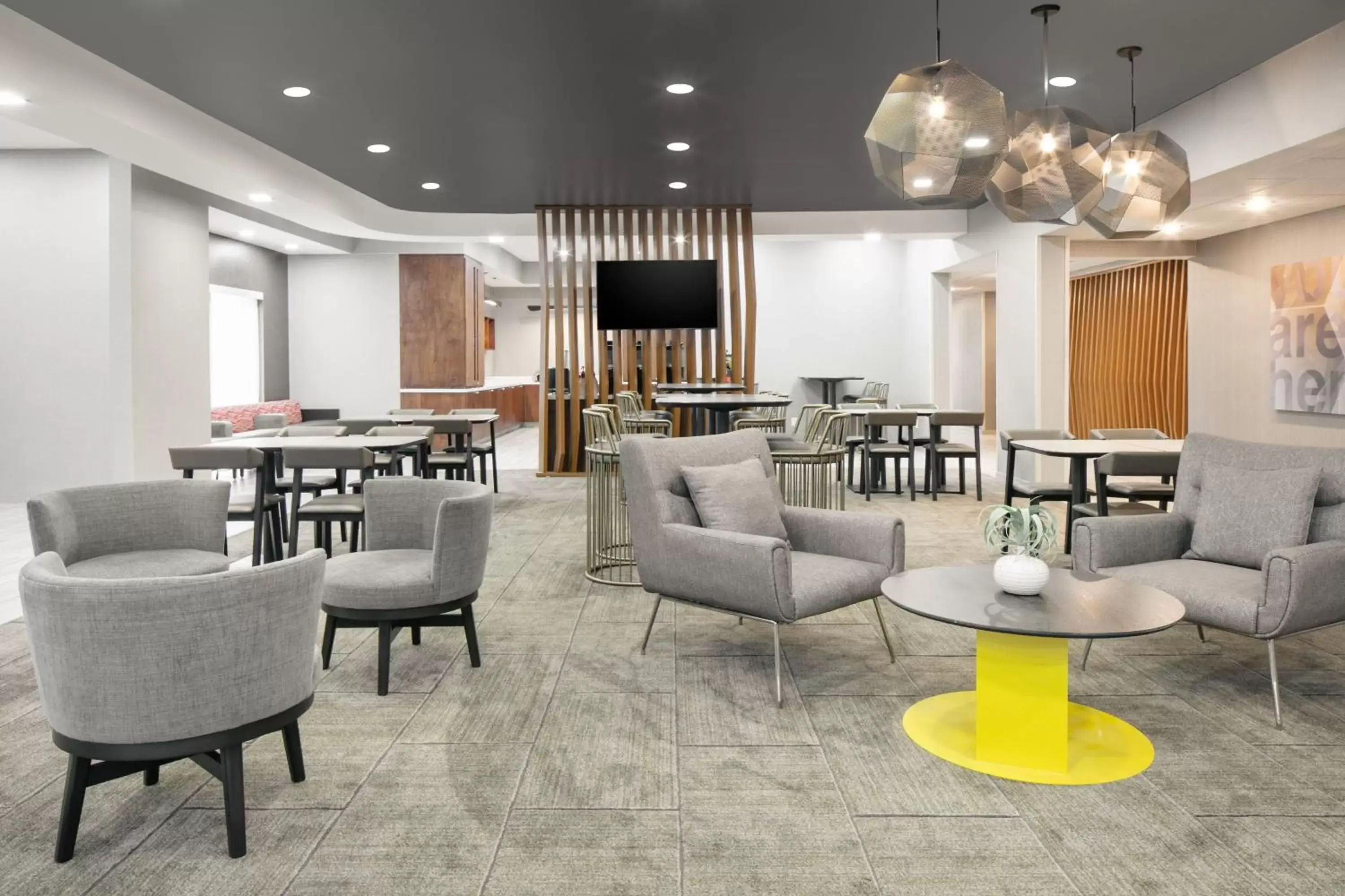 Lobby or reception, Lounge/Bar in SpringHill Suites by Marriott Tulsa