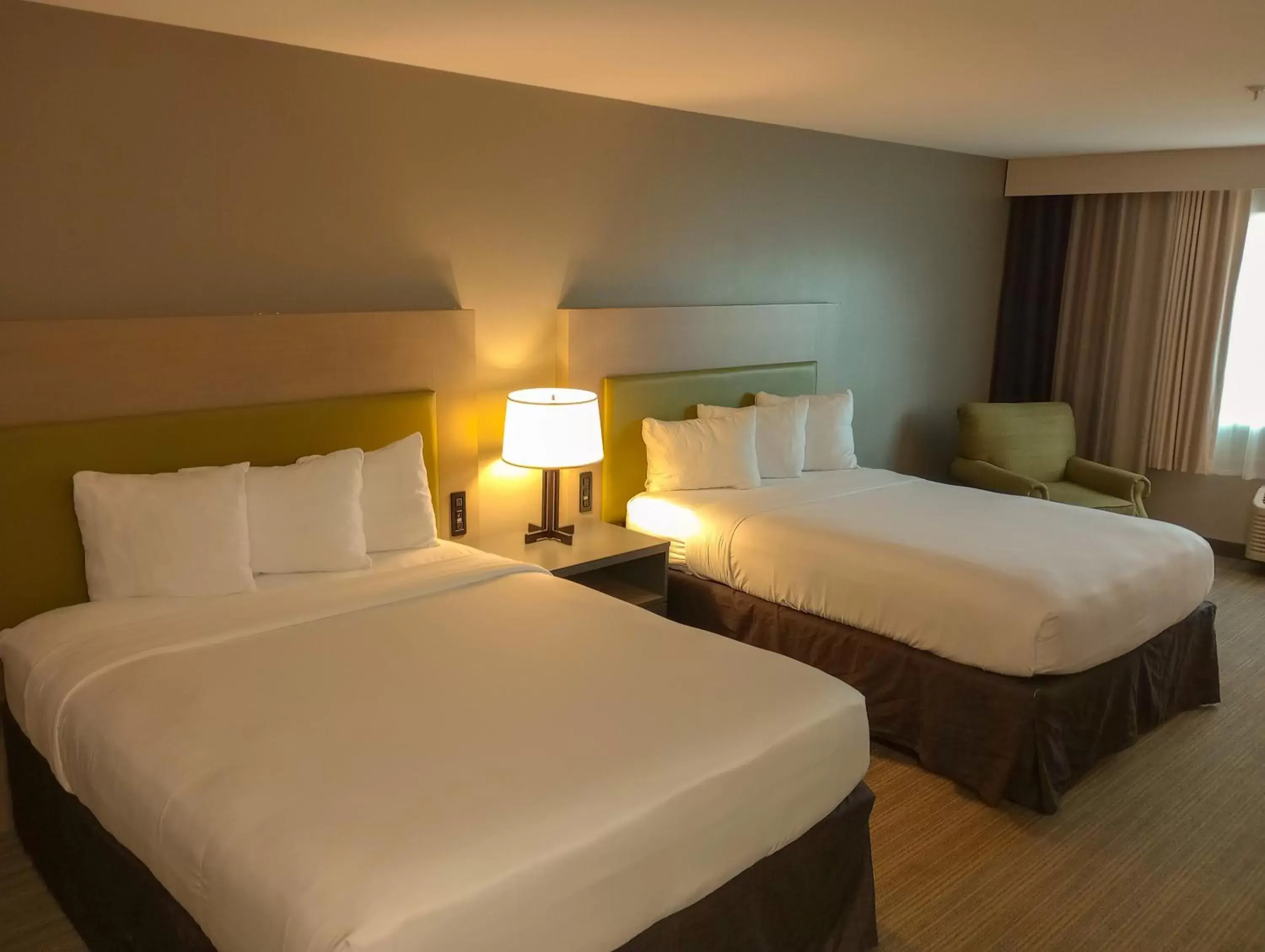 Bed in Country Inn & Suites by Radisson, Portland International Airport, OR