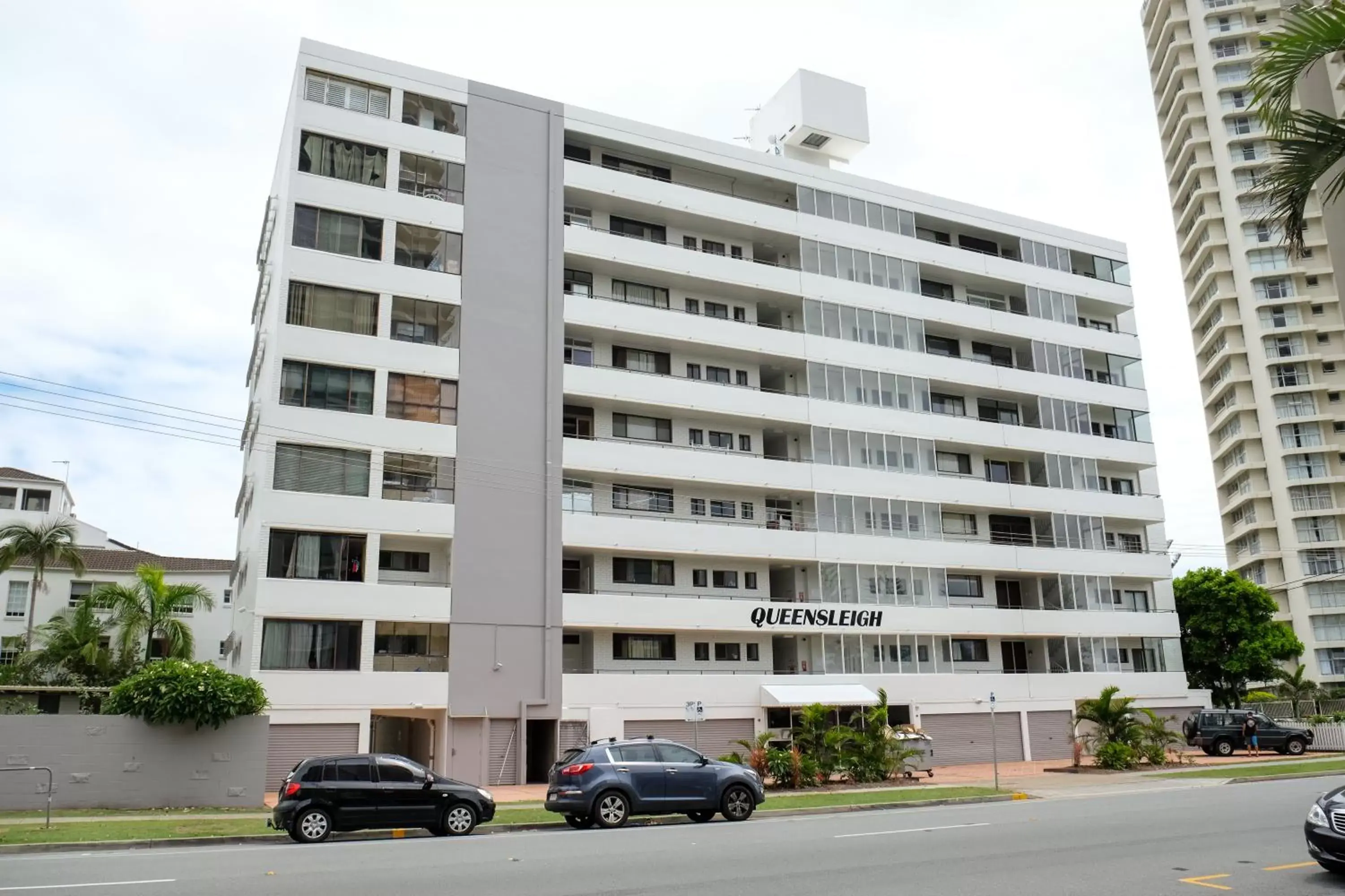 Facade/entrance, Property Building in Queensleigh Holiday Apartments