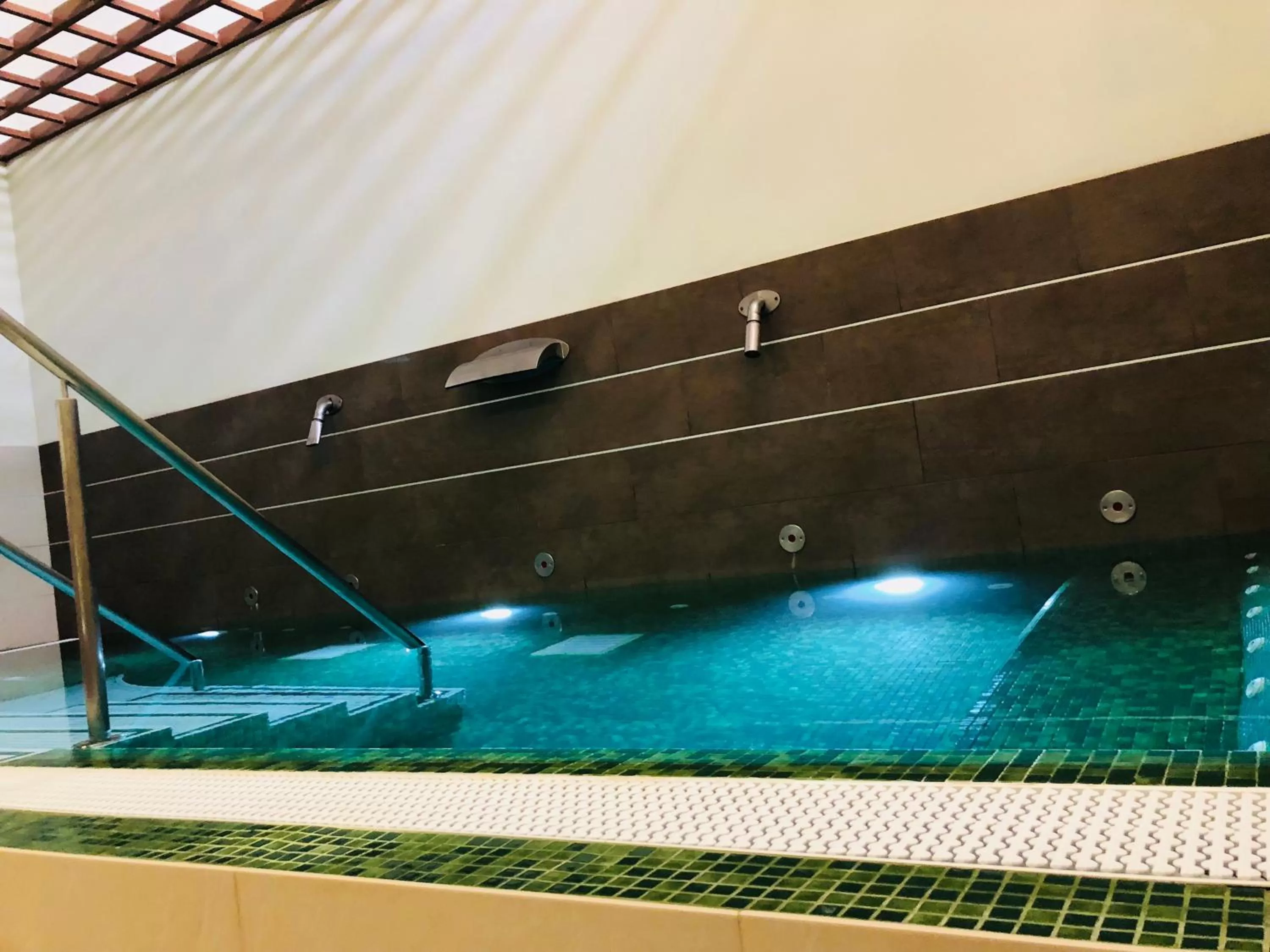 Hot Tub in Regency Torviscas Apartments and Suites