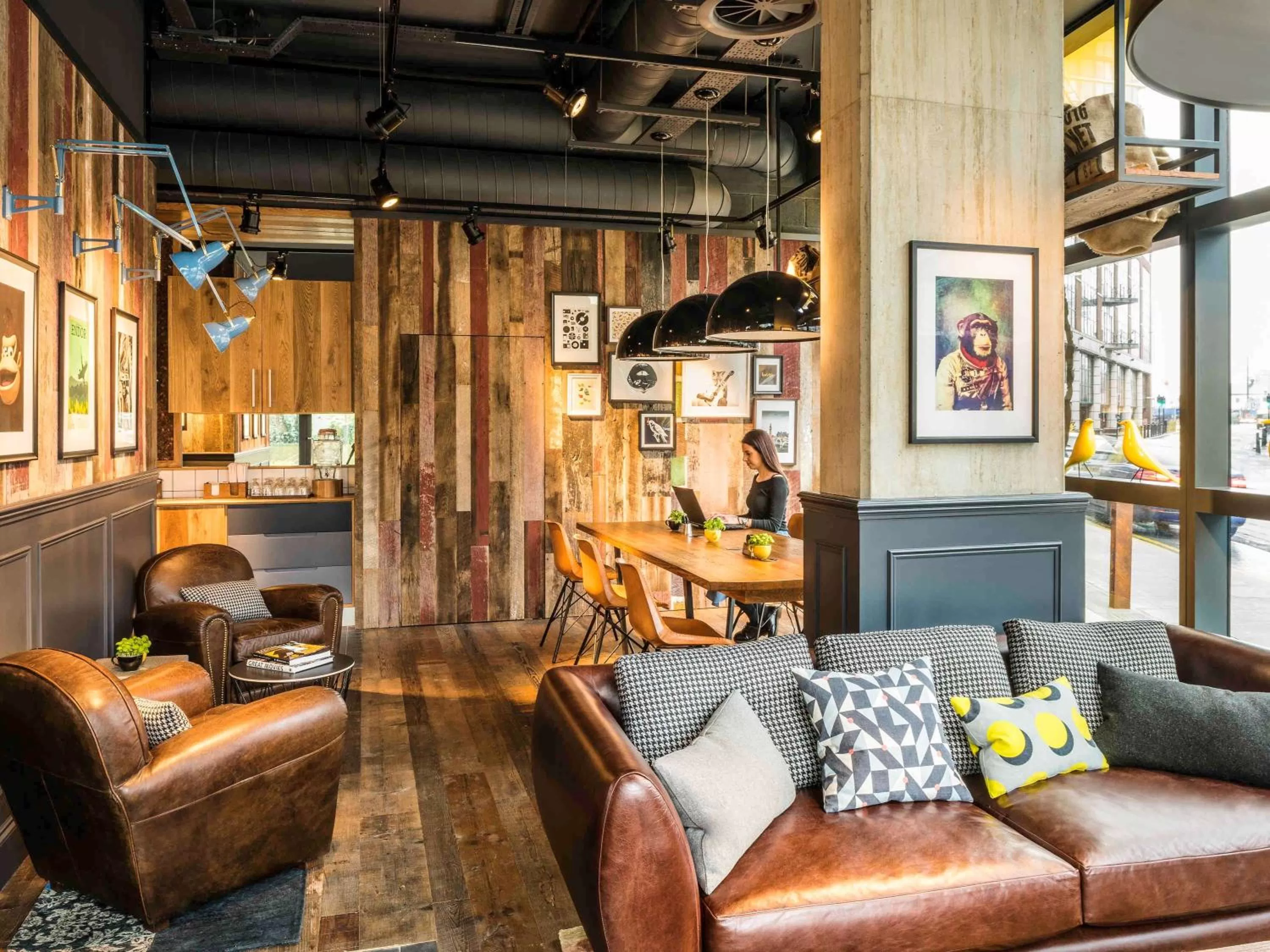 Restaurant/places to eat in Novotel London Canary Wharf