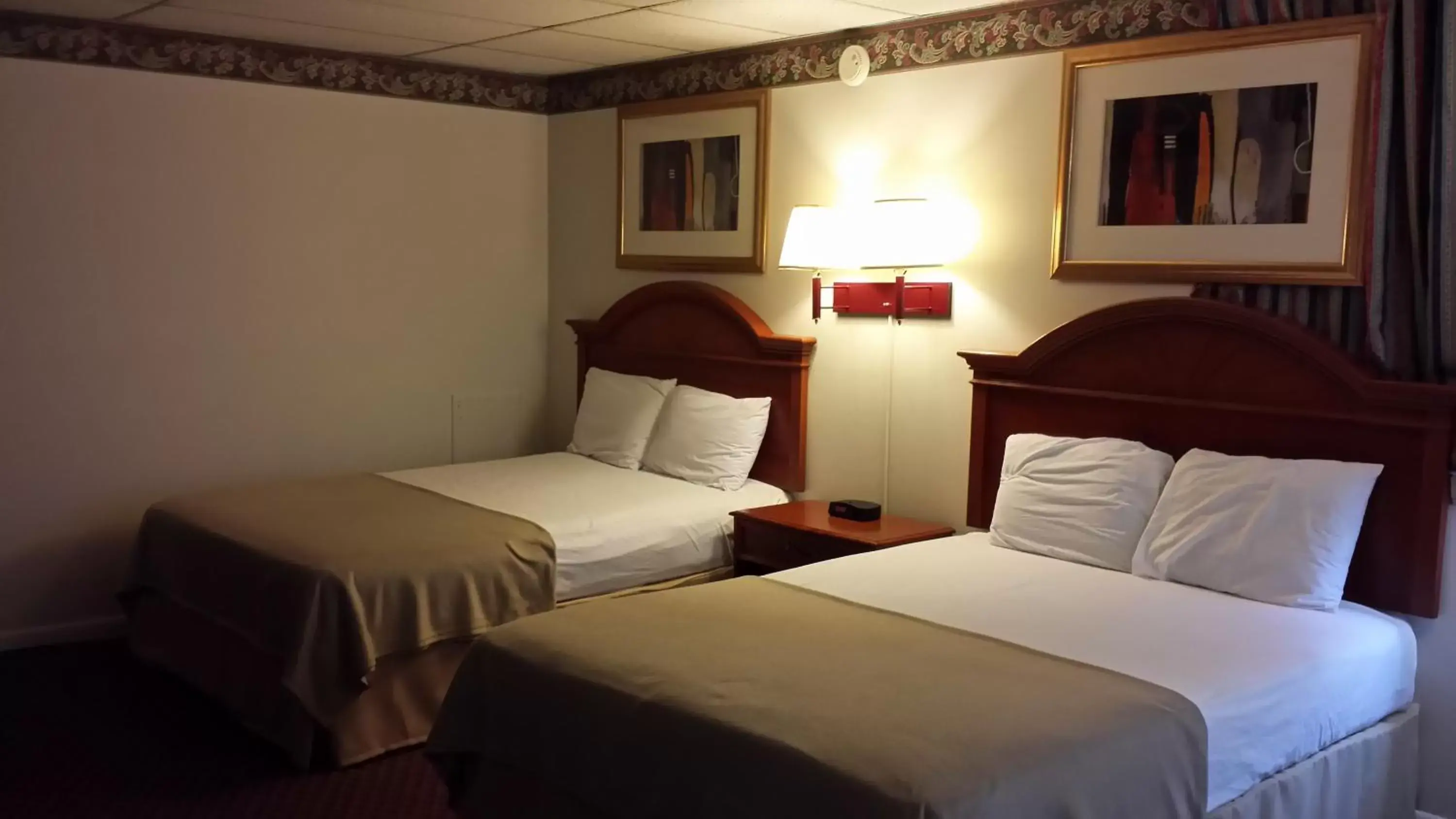 Bedroom, Bed in Americas Best Value Inn - Palmyra/Hershey