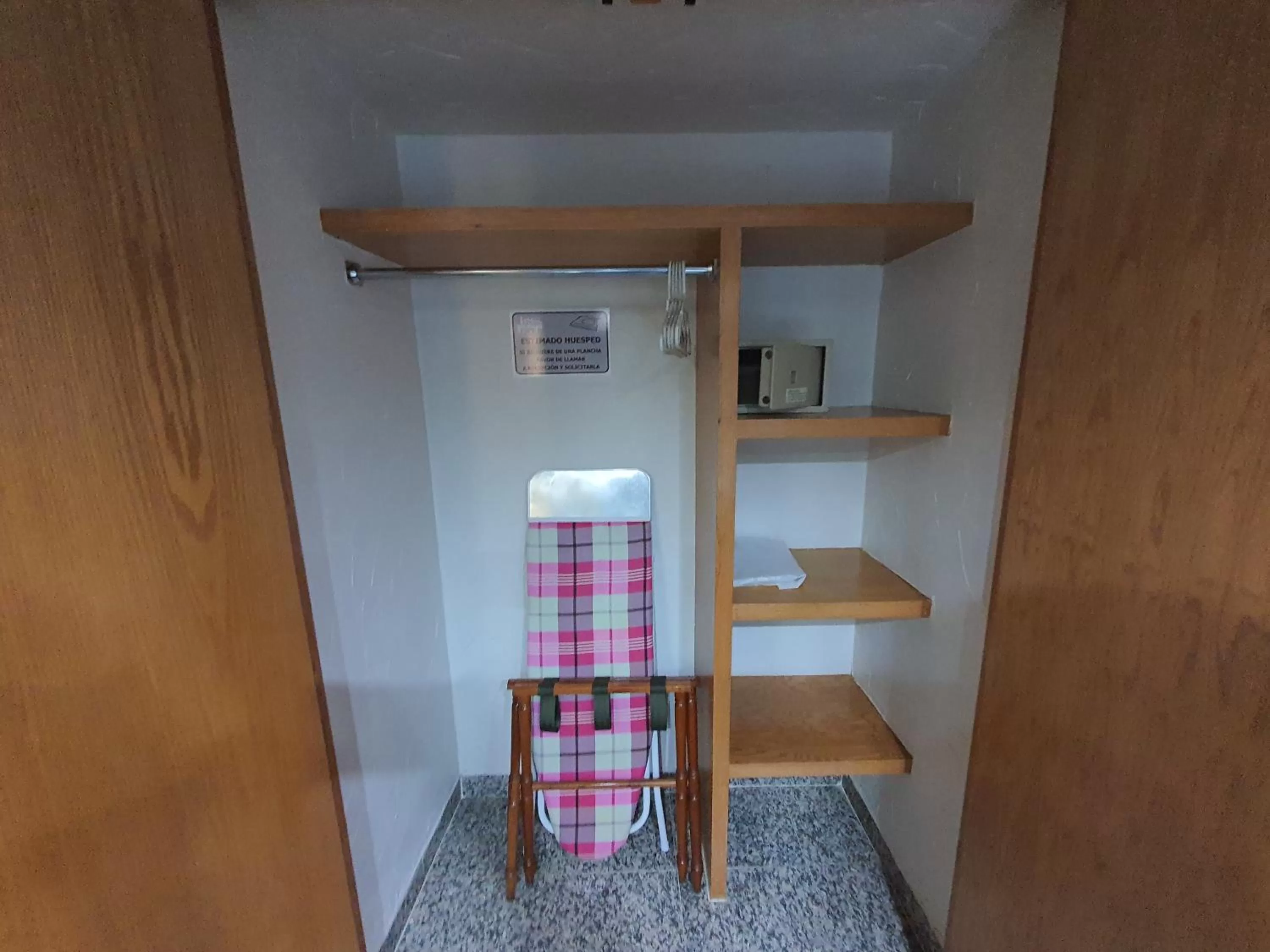 wardrobe in Hotel Alcampo
