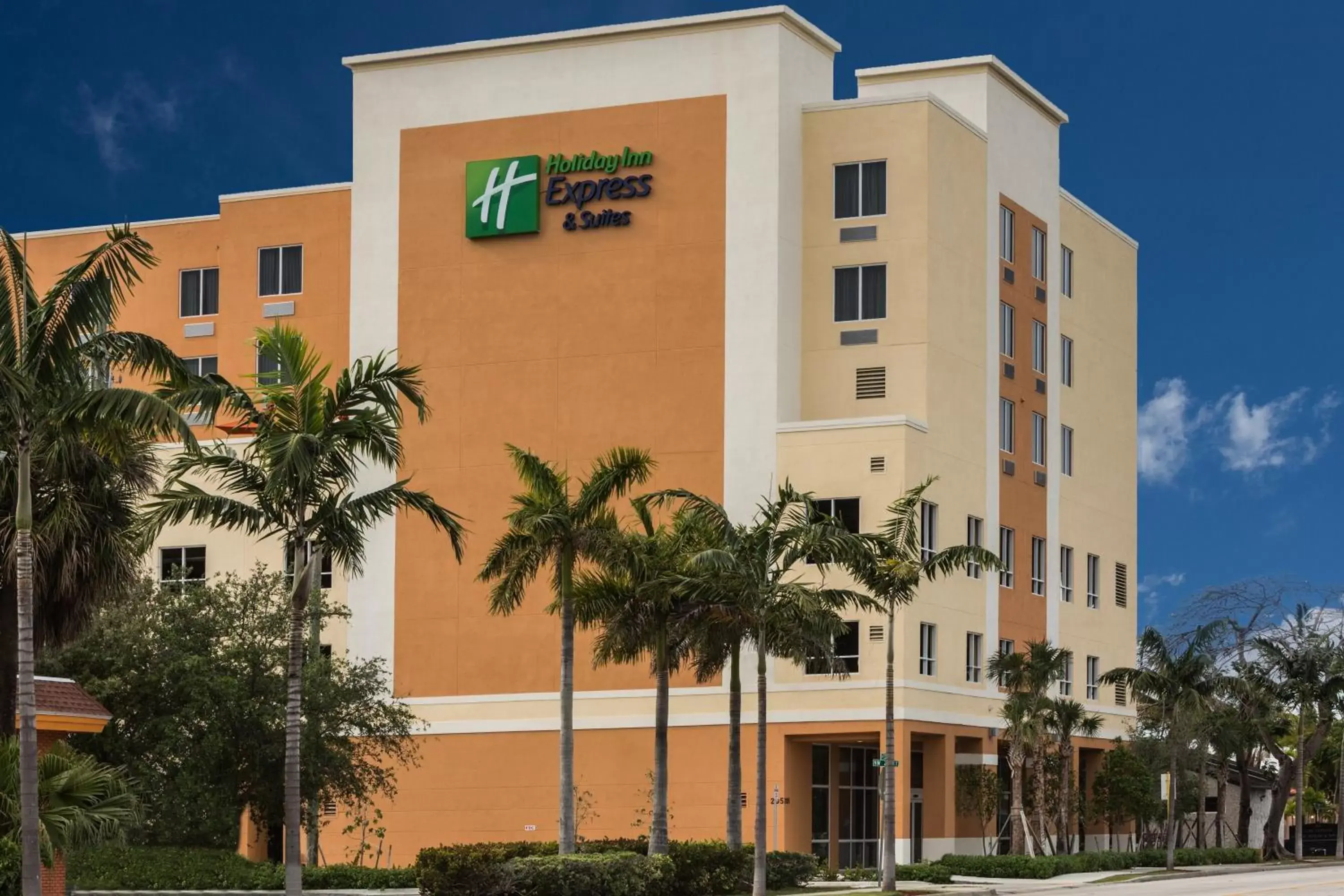 Property Building in Holiday Inn Express Fort Lauderdale Airport South, an IHG Hotel