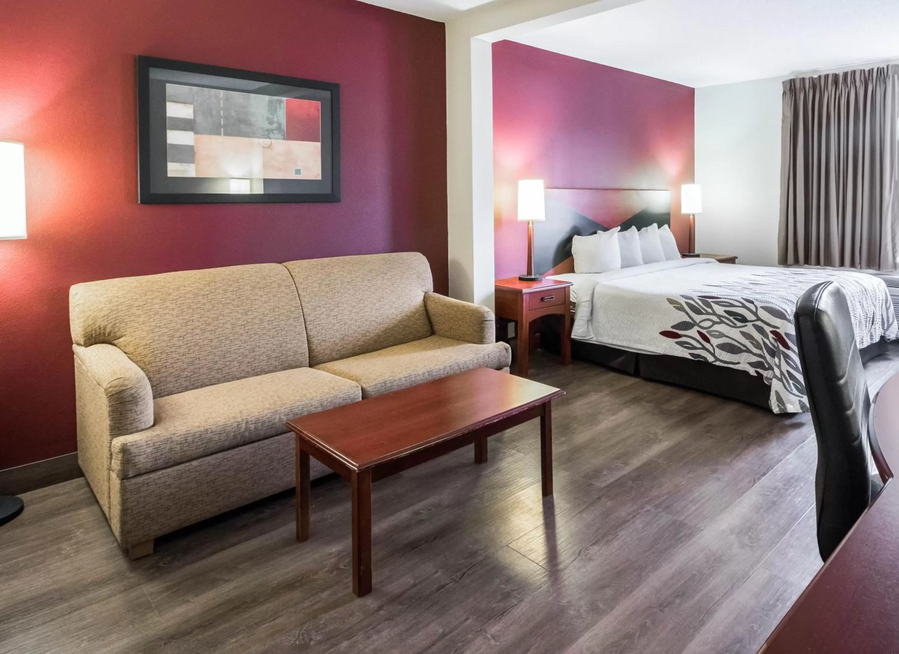 Bedroom, Bed in Red Roof Inn Etowah – Athens, TN