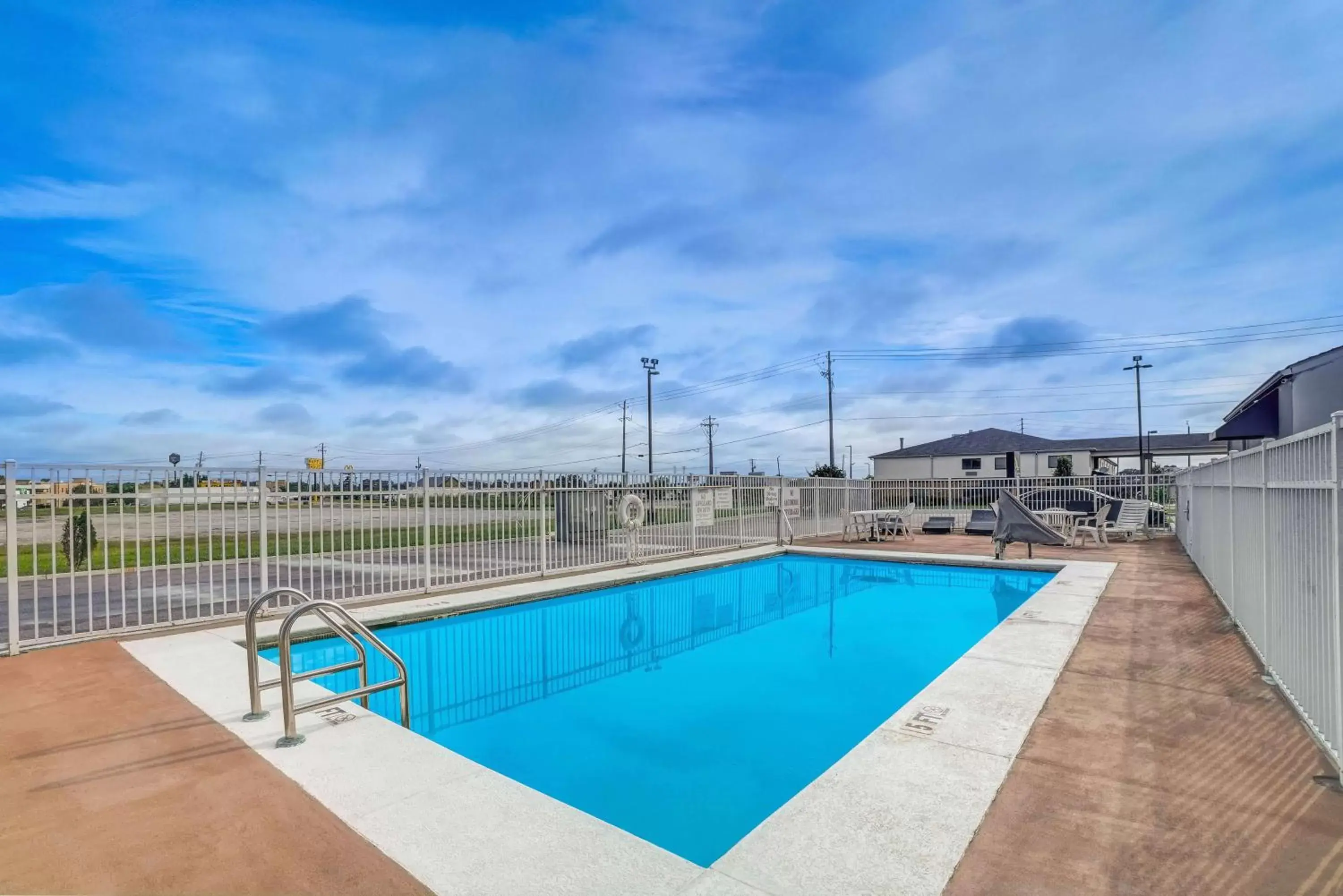 Activities, Swimming Pool in Motel 6-Montgomery, AL - Airport