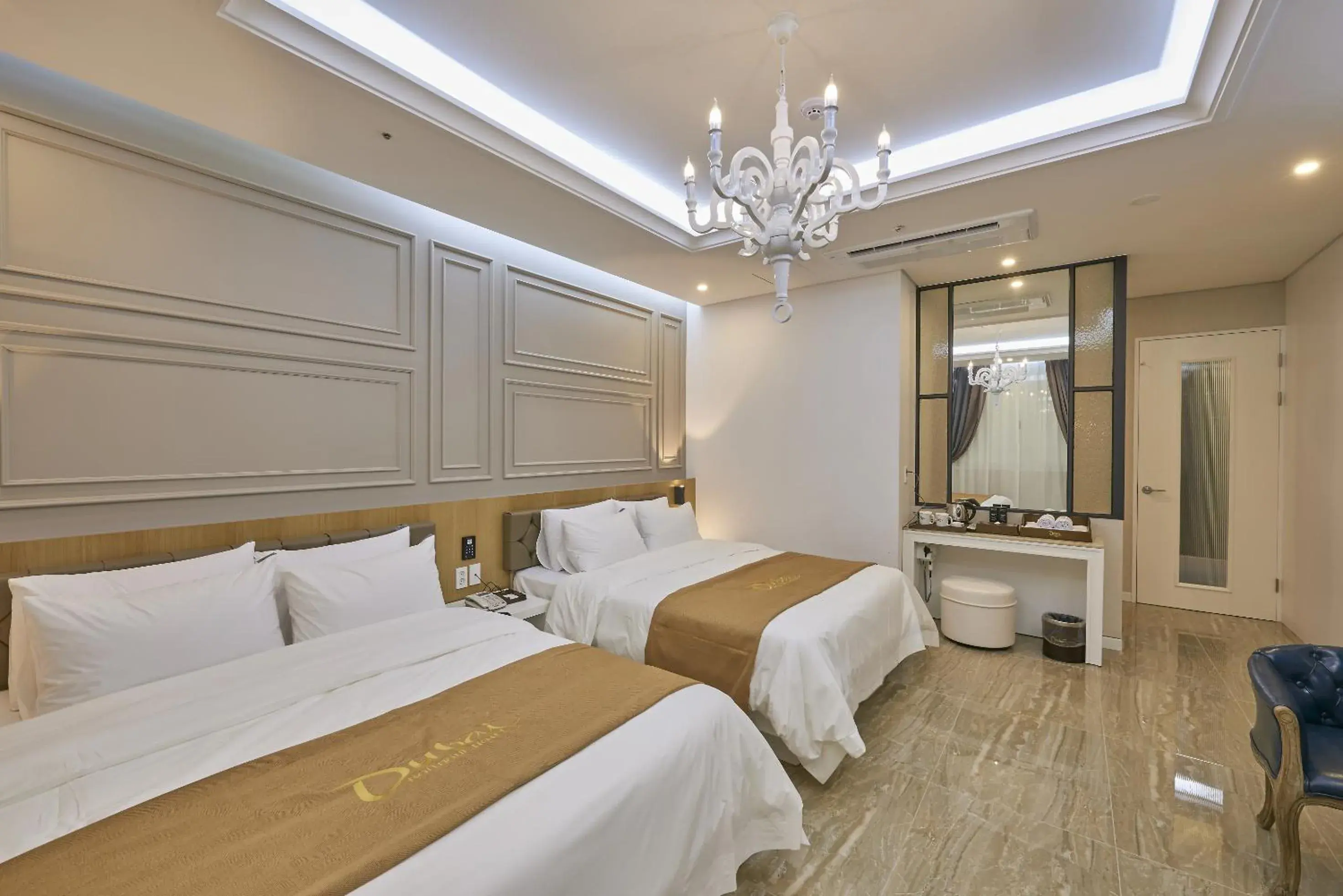 Photo of the whole room, Bed in Dubai Hotel (Korea Quality)