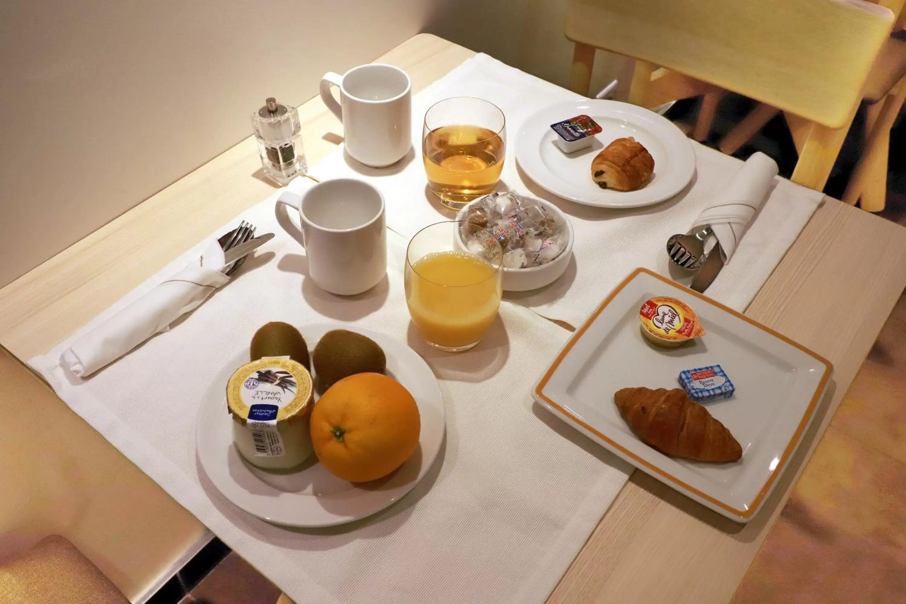 Food, Breakfast in Best Western Hotel du Mucem