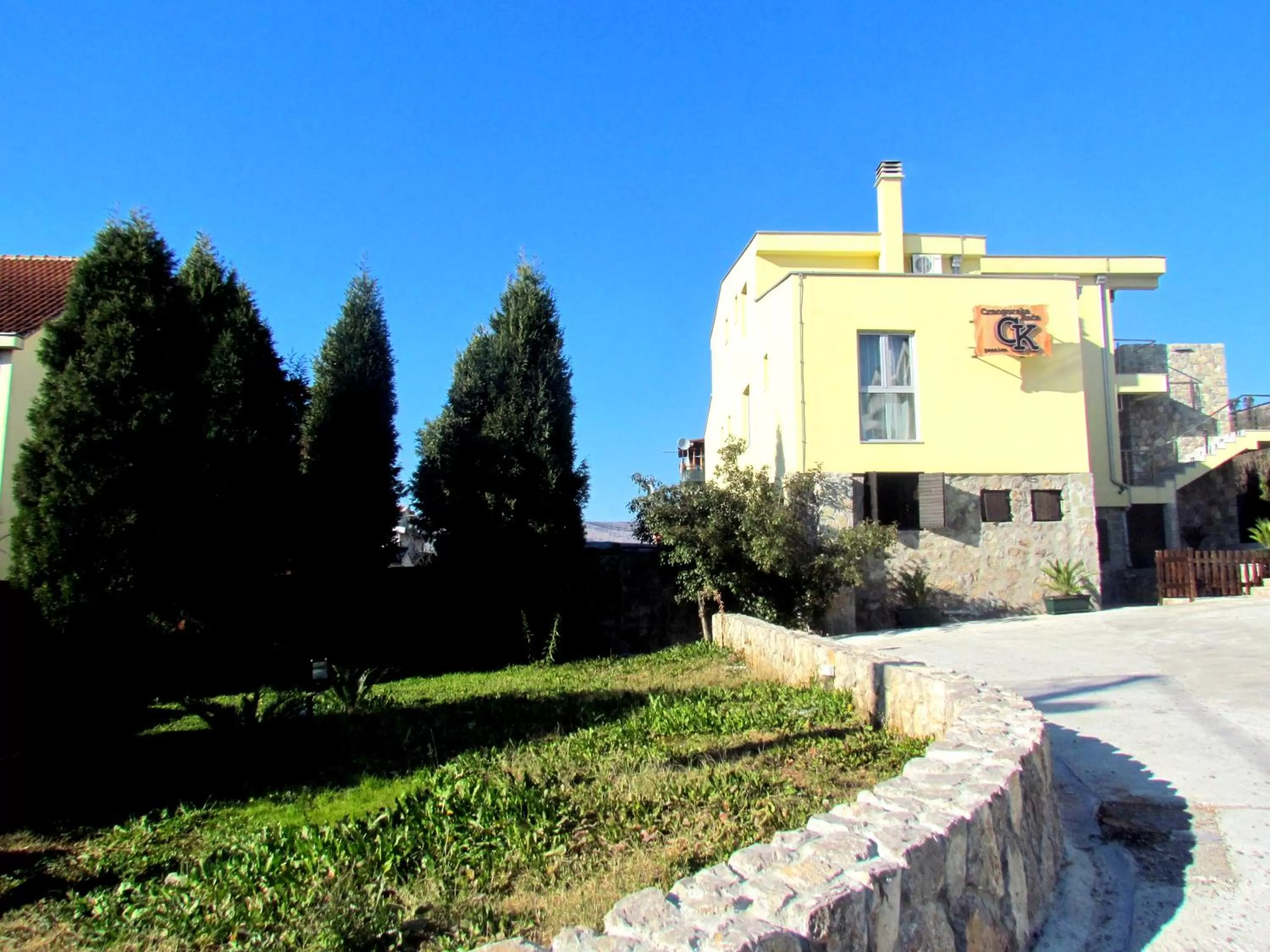 Facade/entrance in Hotel Crnogorska Kuća