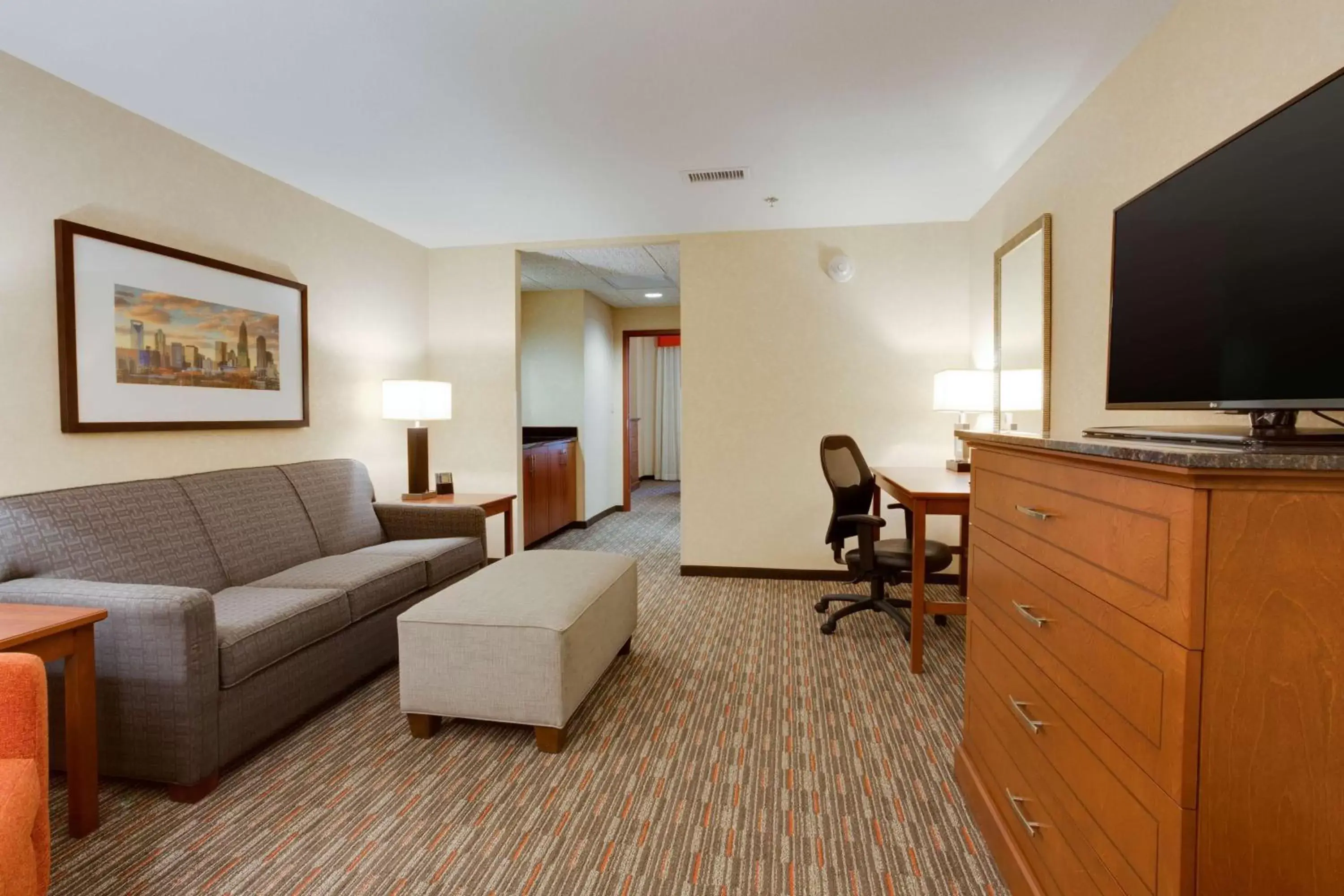 Photo of the whole room, Seating Area in Drury Inn & Suites Charlotte Arrowood