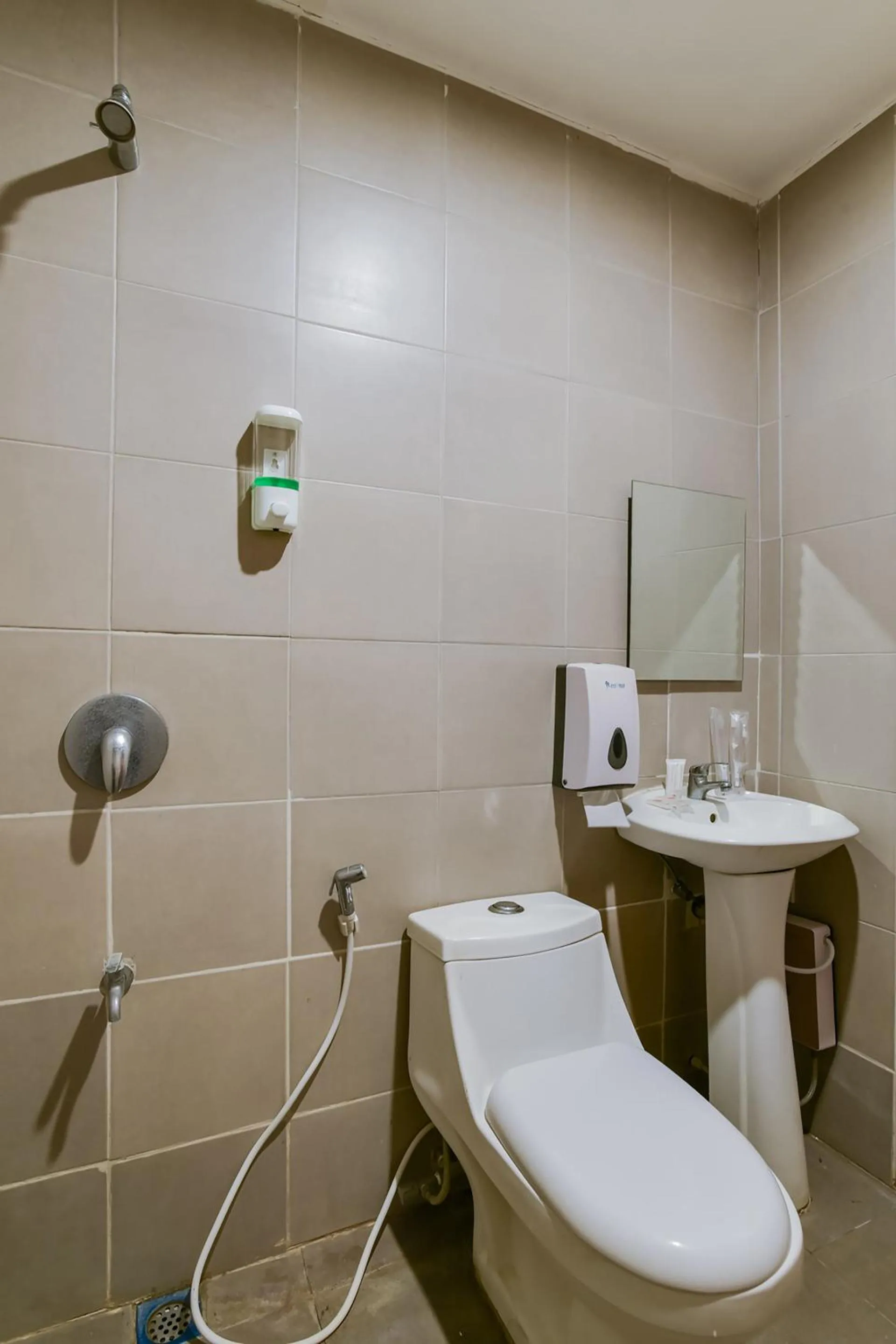 Bathroom in OYO 473 Ranchotel Drive-in