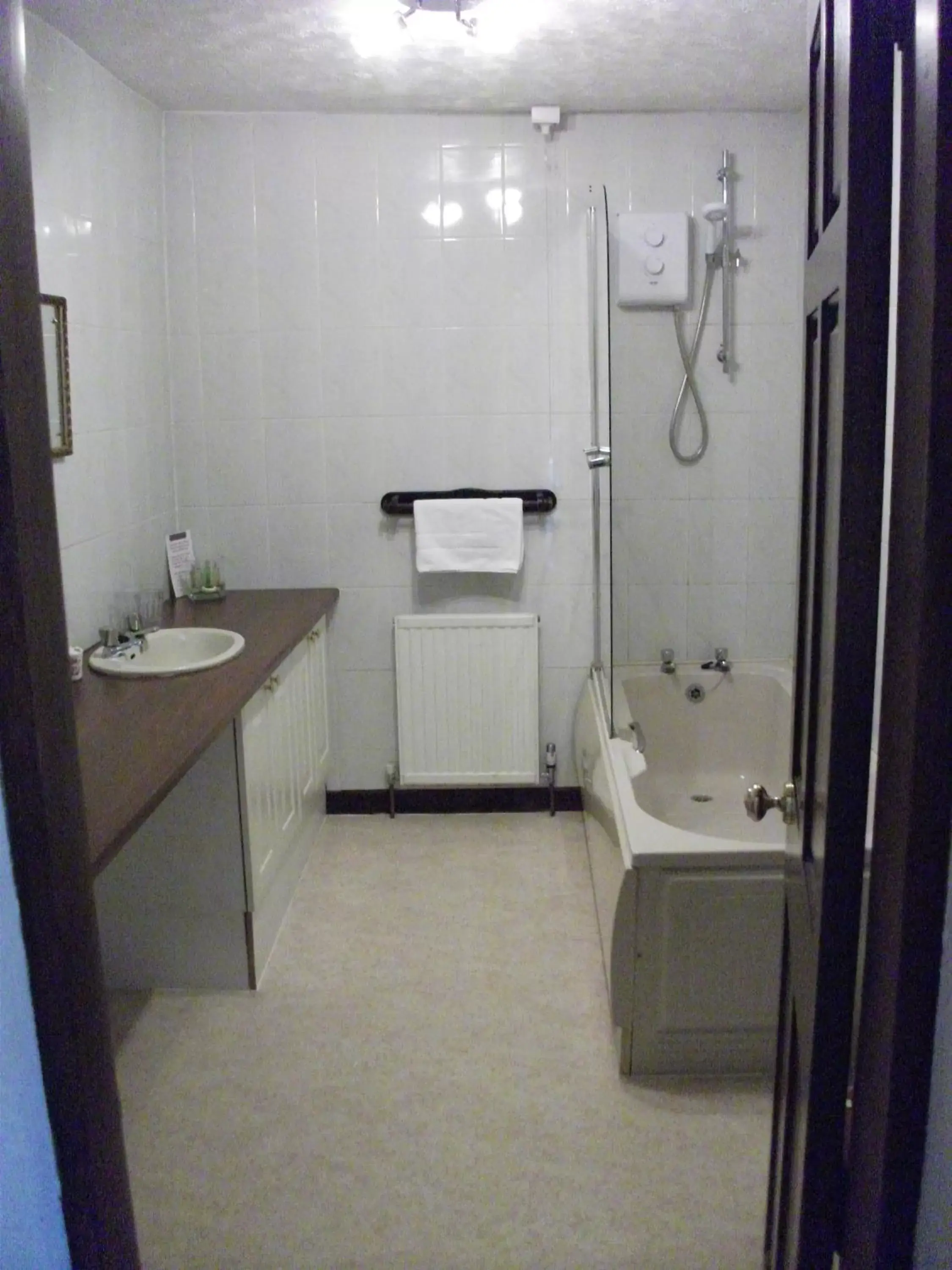 Bathroom in The Lantern Pike Inn